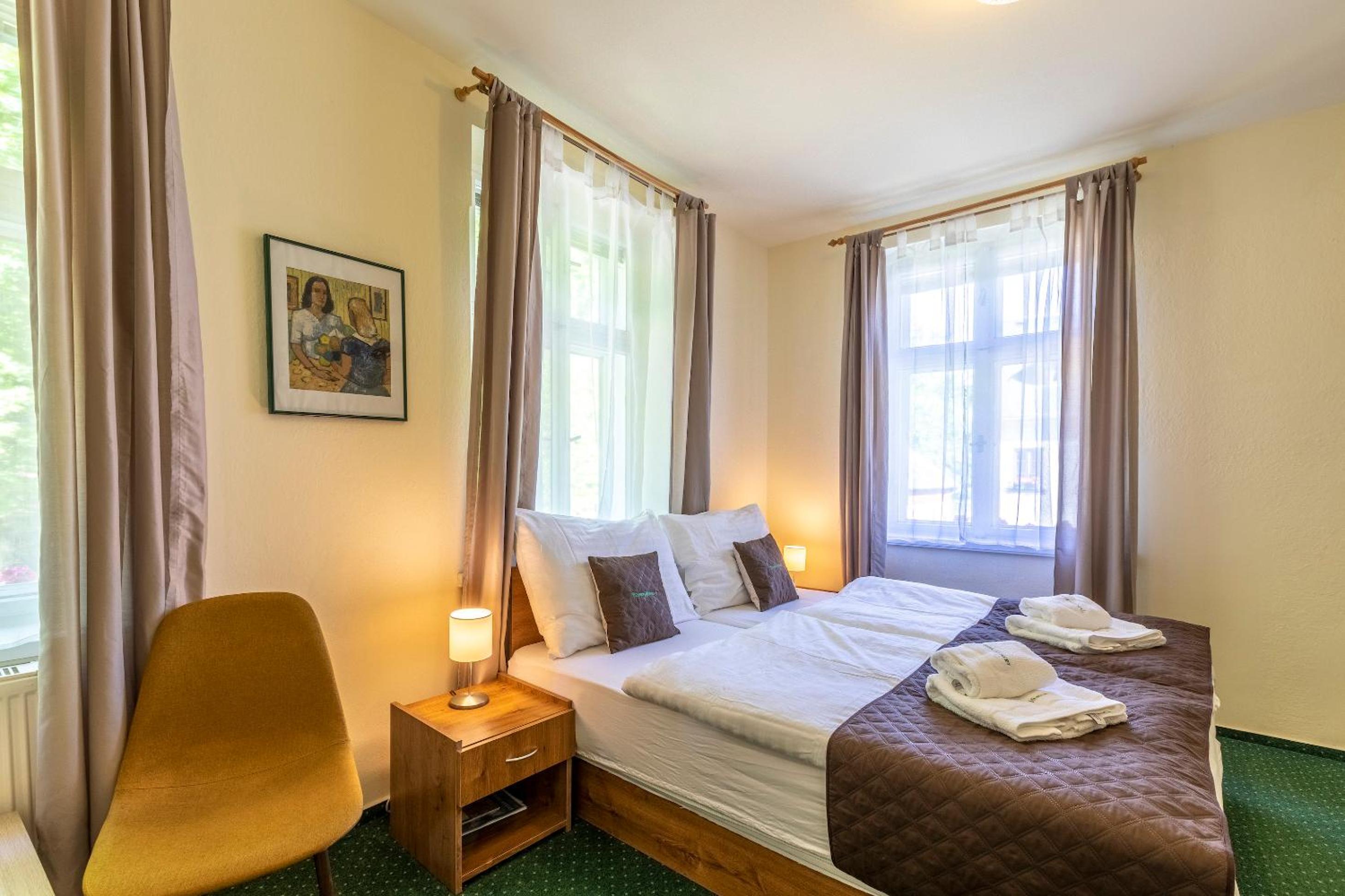 Standard Double or Twin Room photo 3