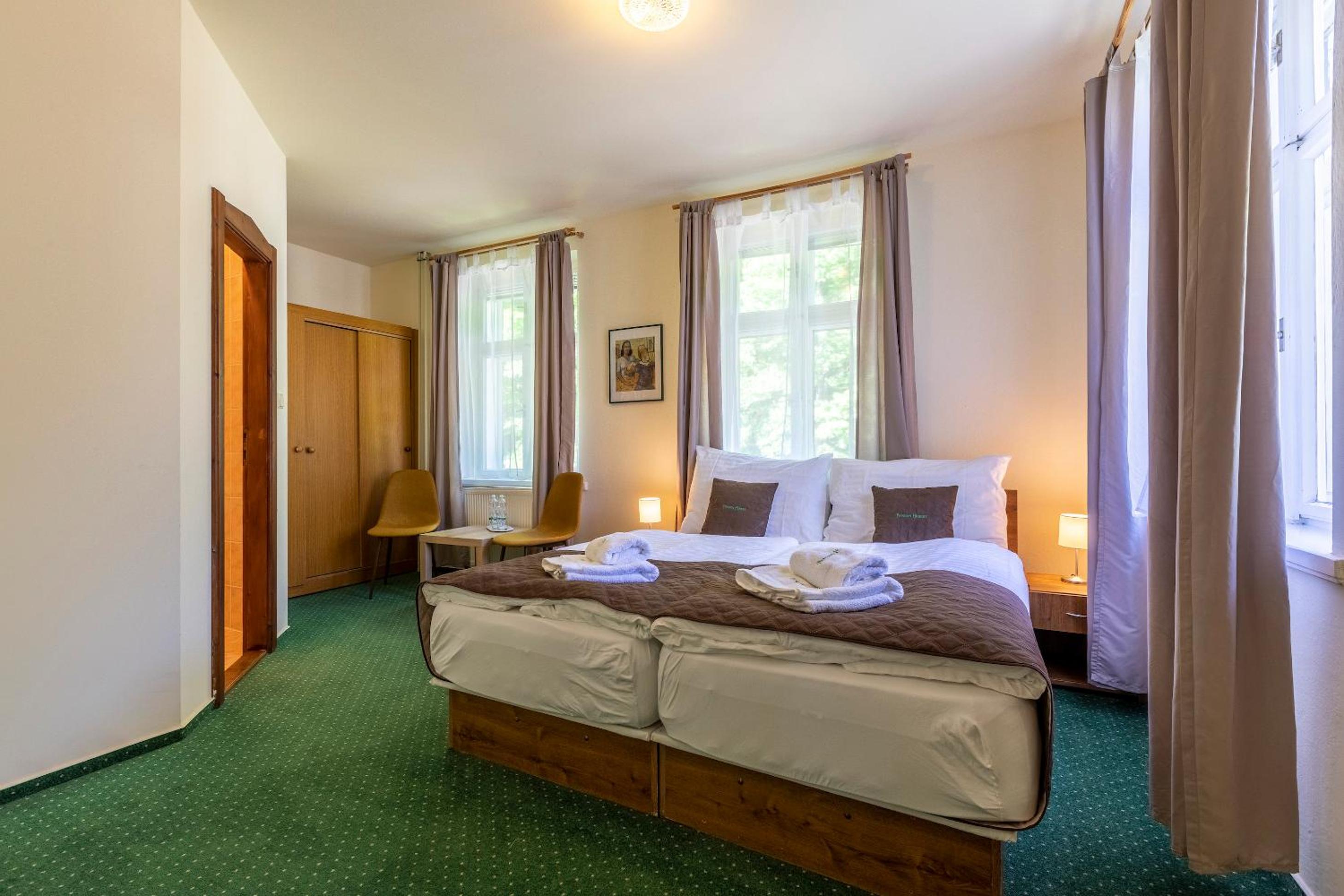 Standard Double or Twin Room photo 1