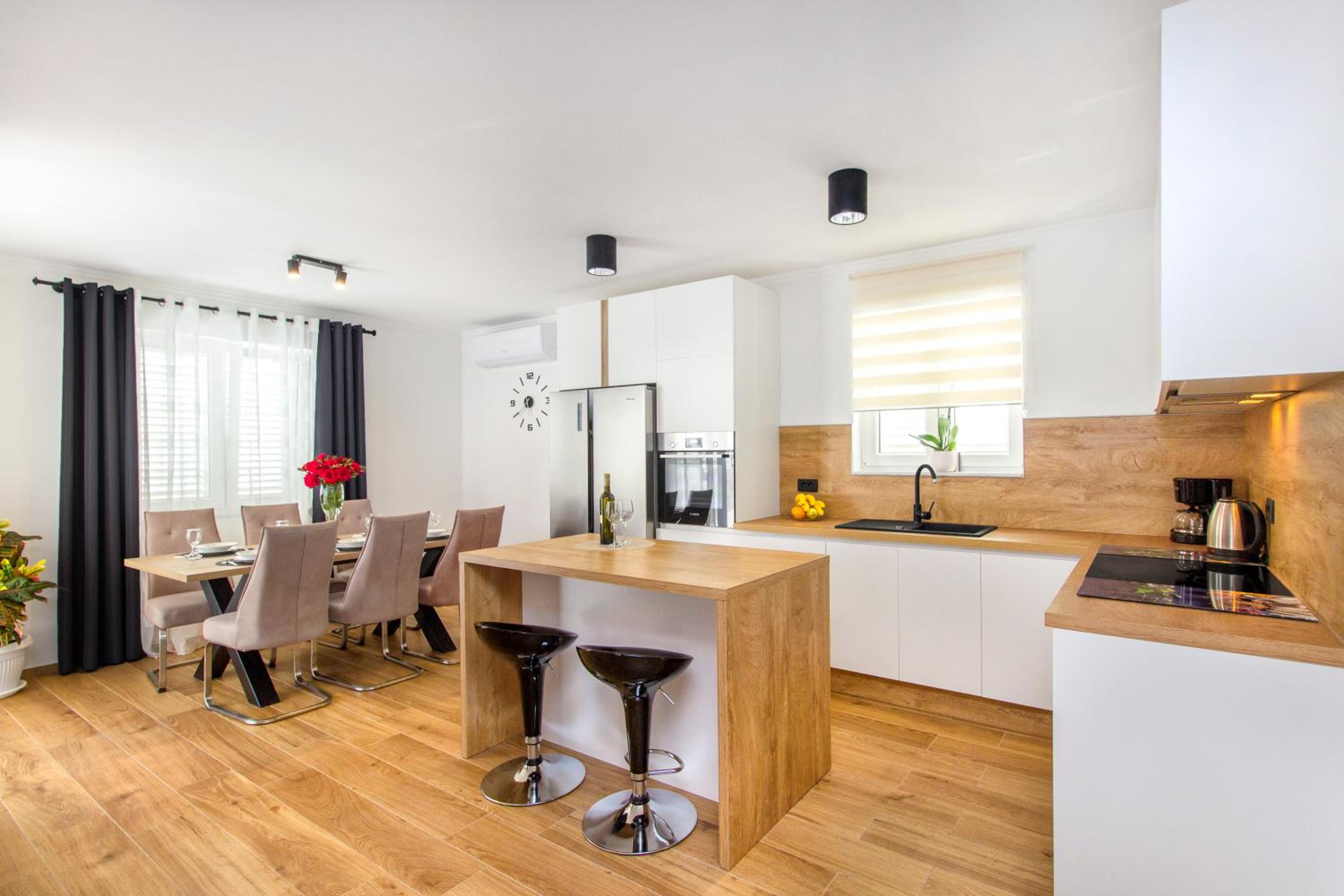 Three-Bedroom House - Photo 10