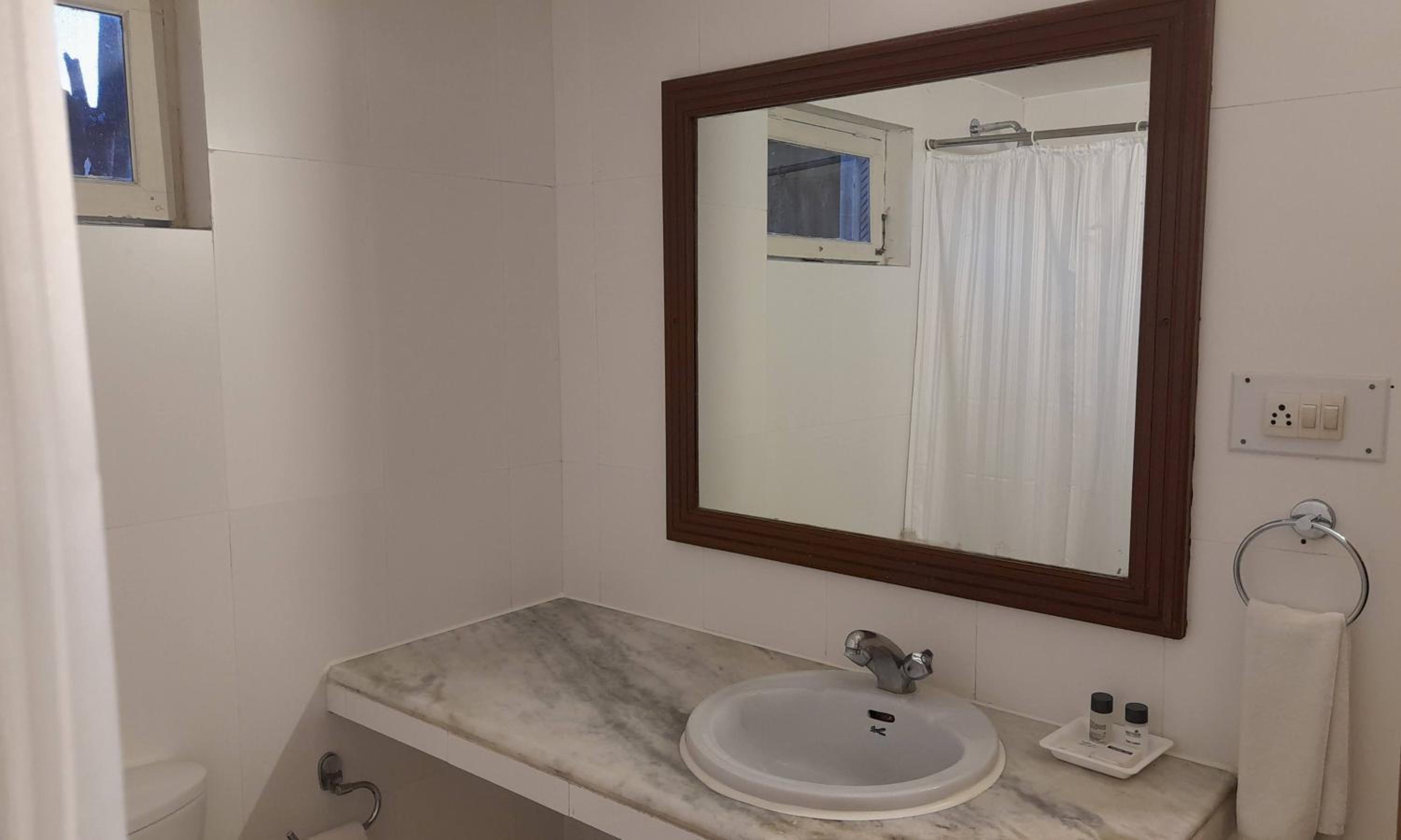 Deluxe Double Room with Balcony: Early Checkin by 3hrs till July'26 photo 3