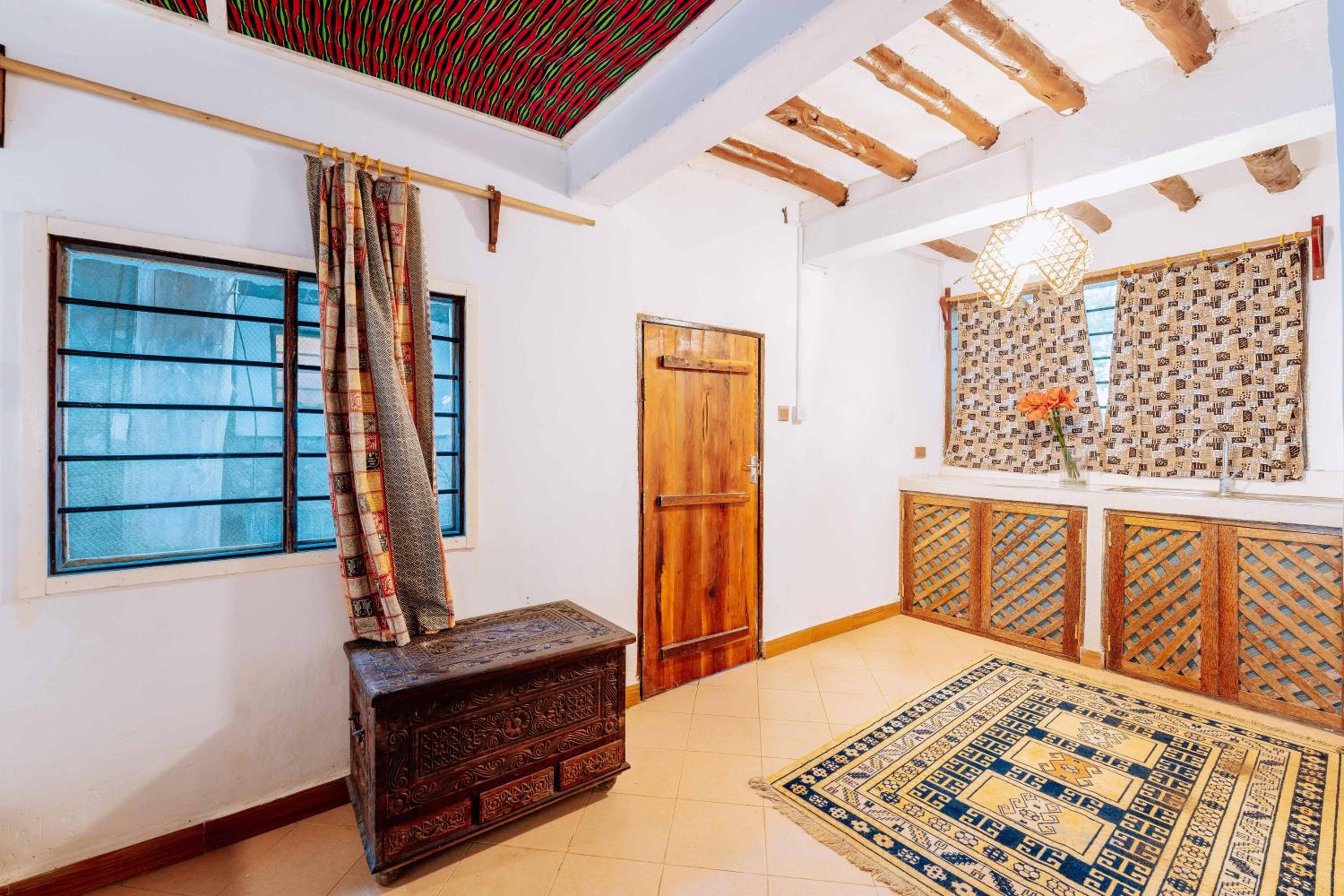 Deluxe Double Room (2 Adults + 1 Child)