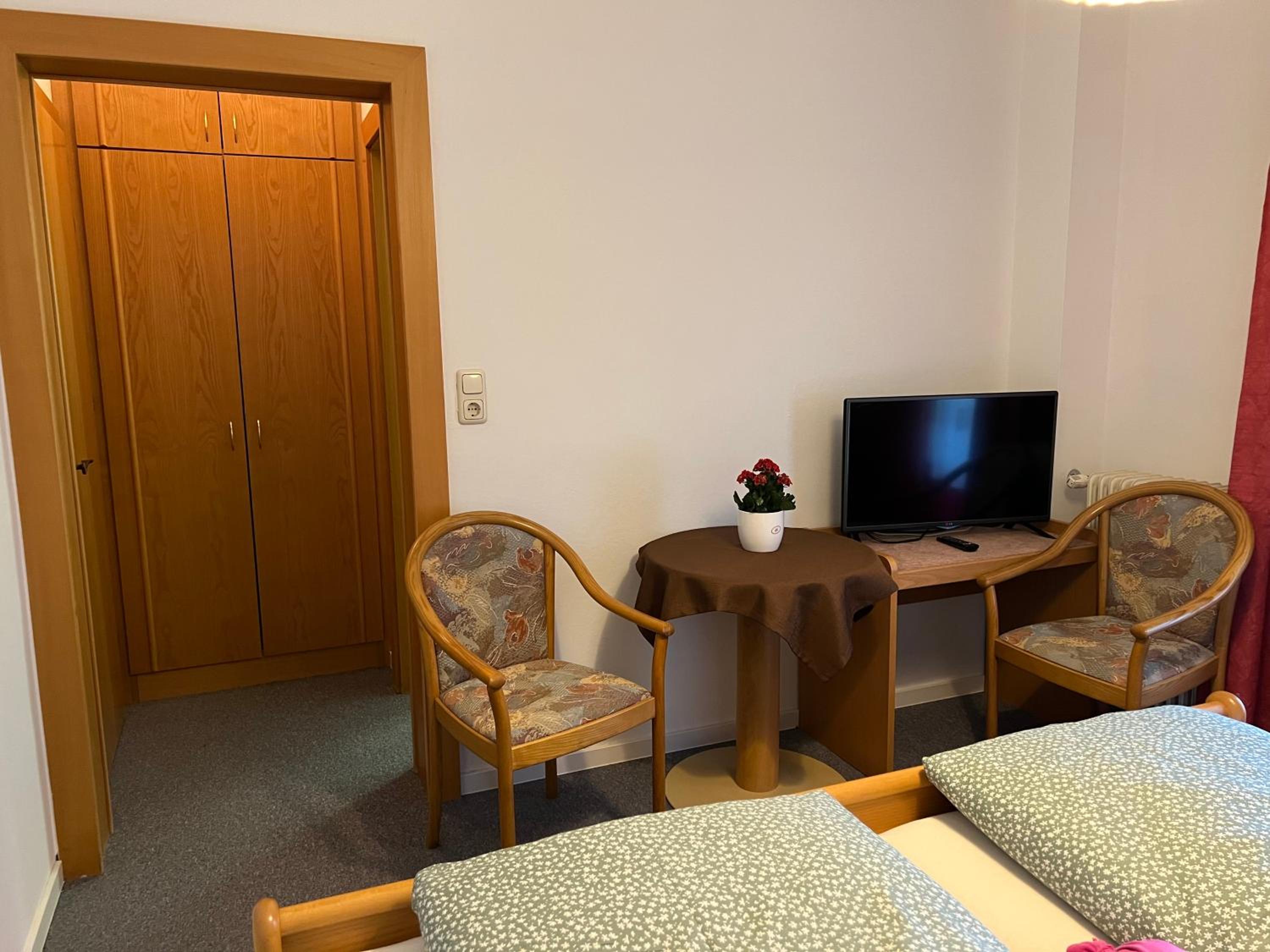 Double Room - Photo 10