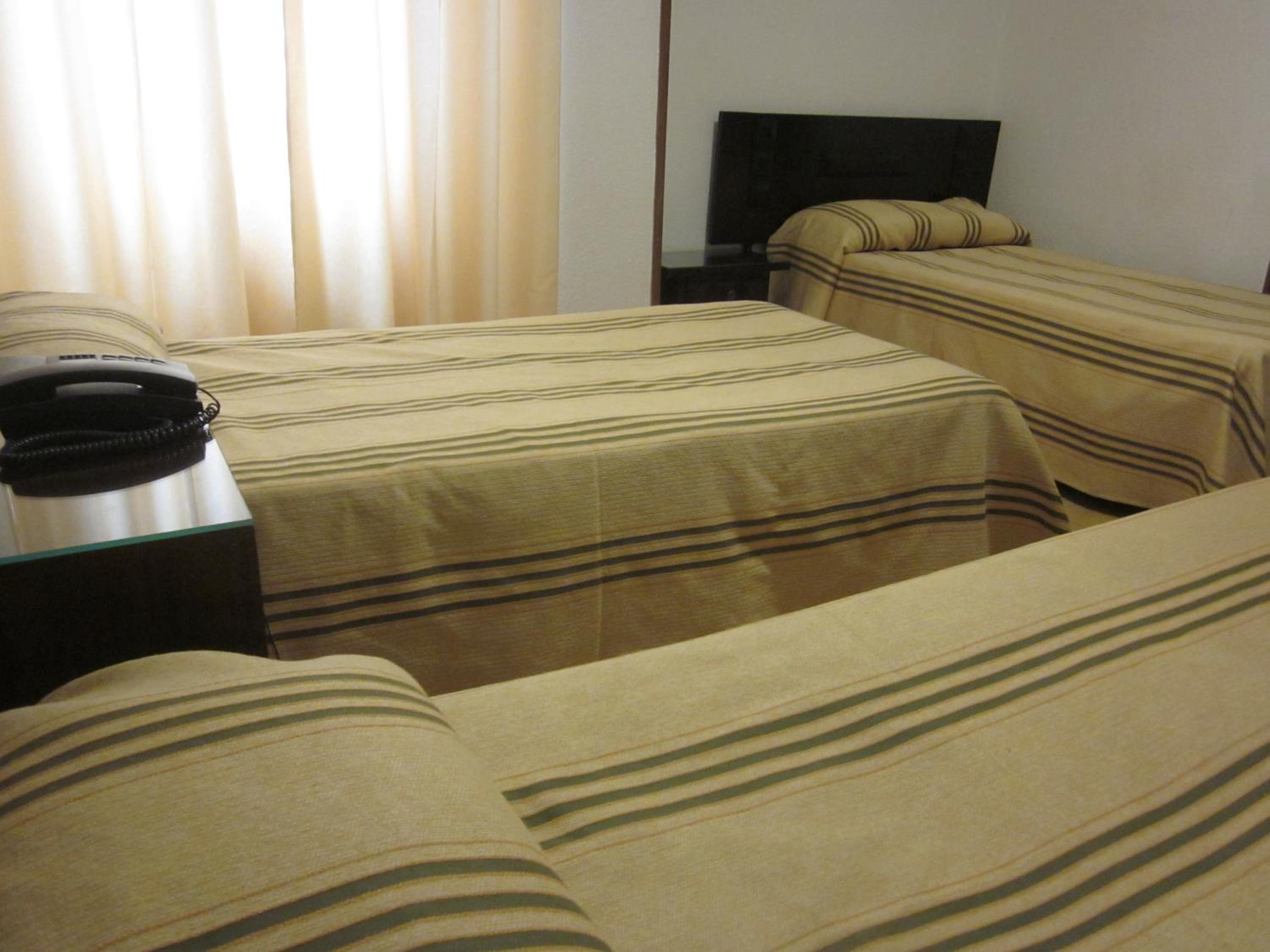 Economy Triple Room - Photo 1