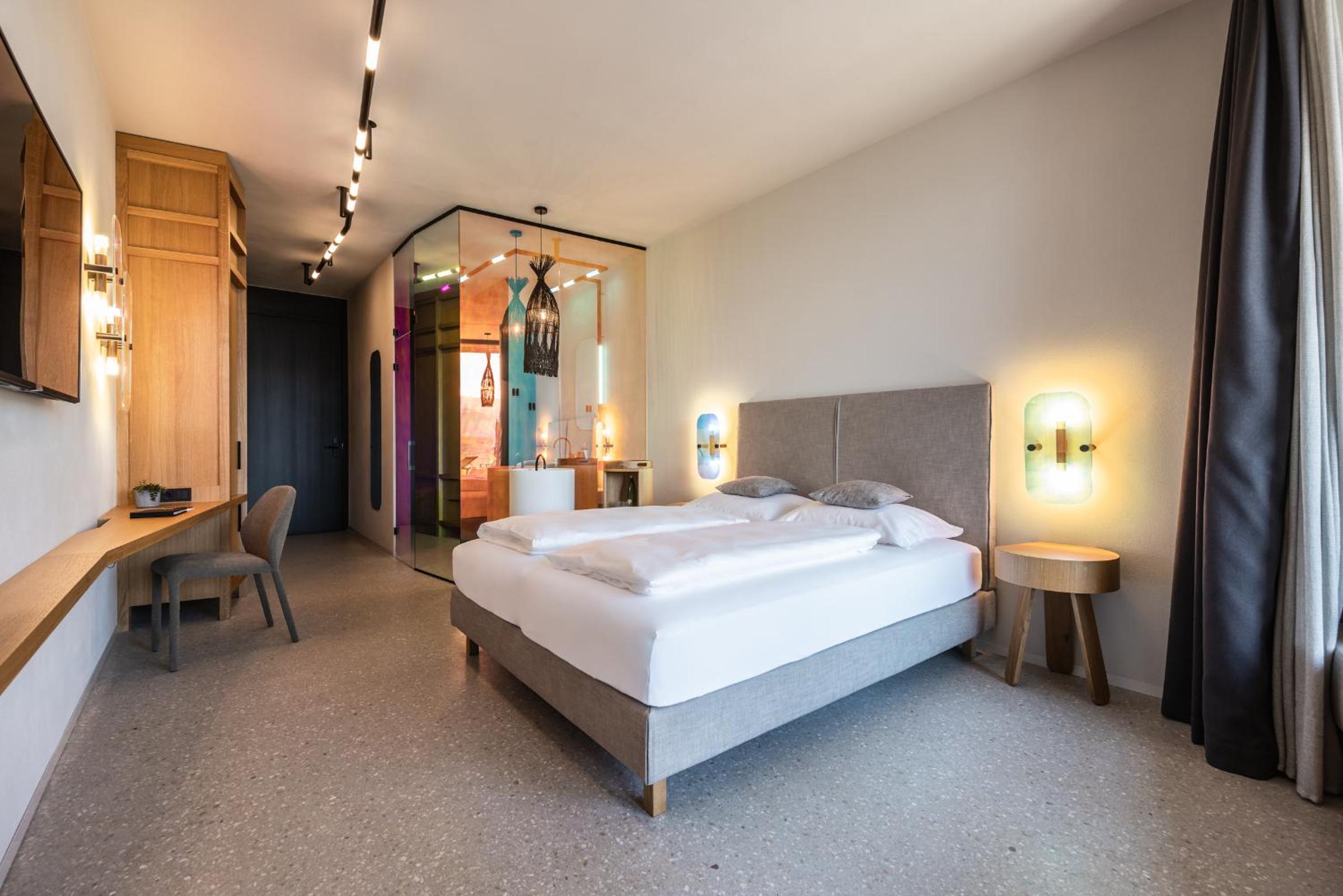 Suite with Lake View photo 2