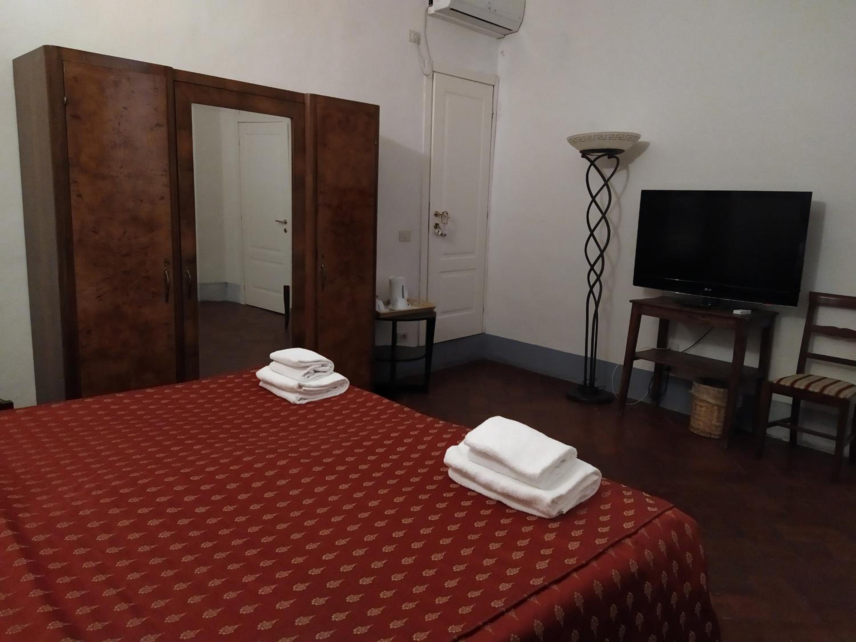 Double Room with Private External Bathroom photo 3