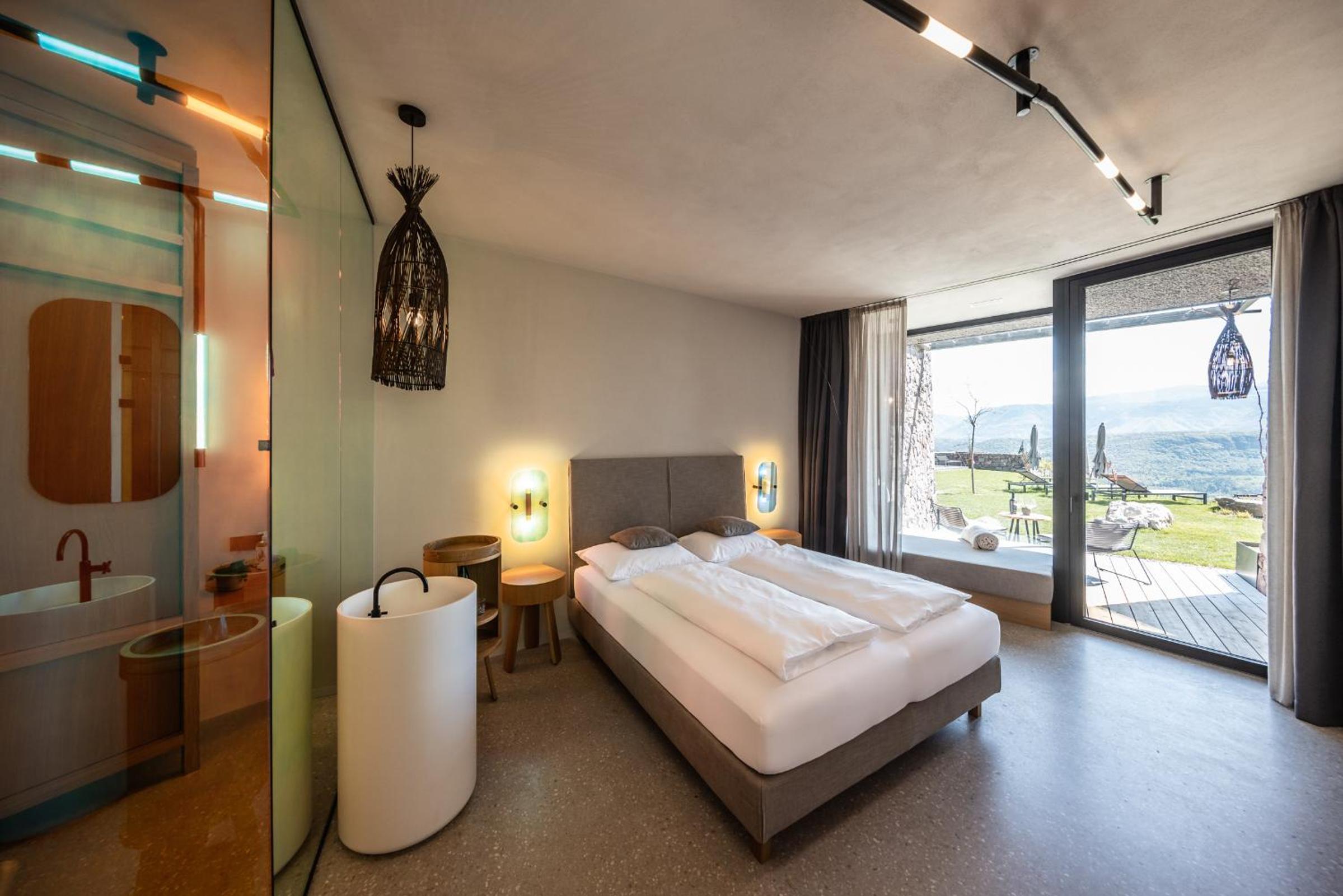 Suite with Lake View photo 1