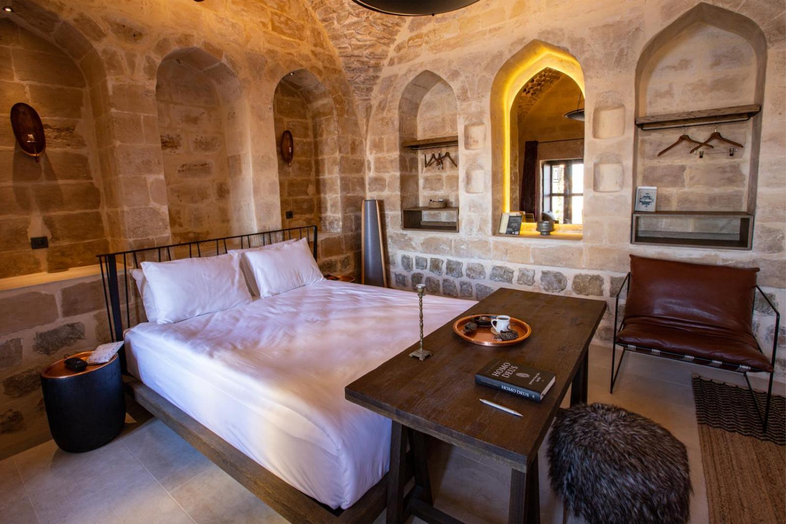 Suite with City View - Photo 4
