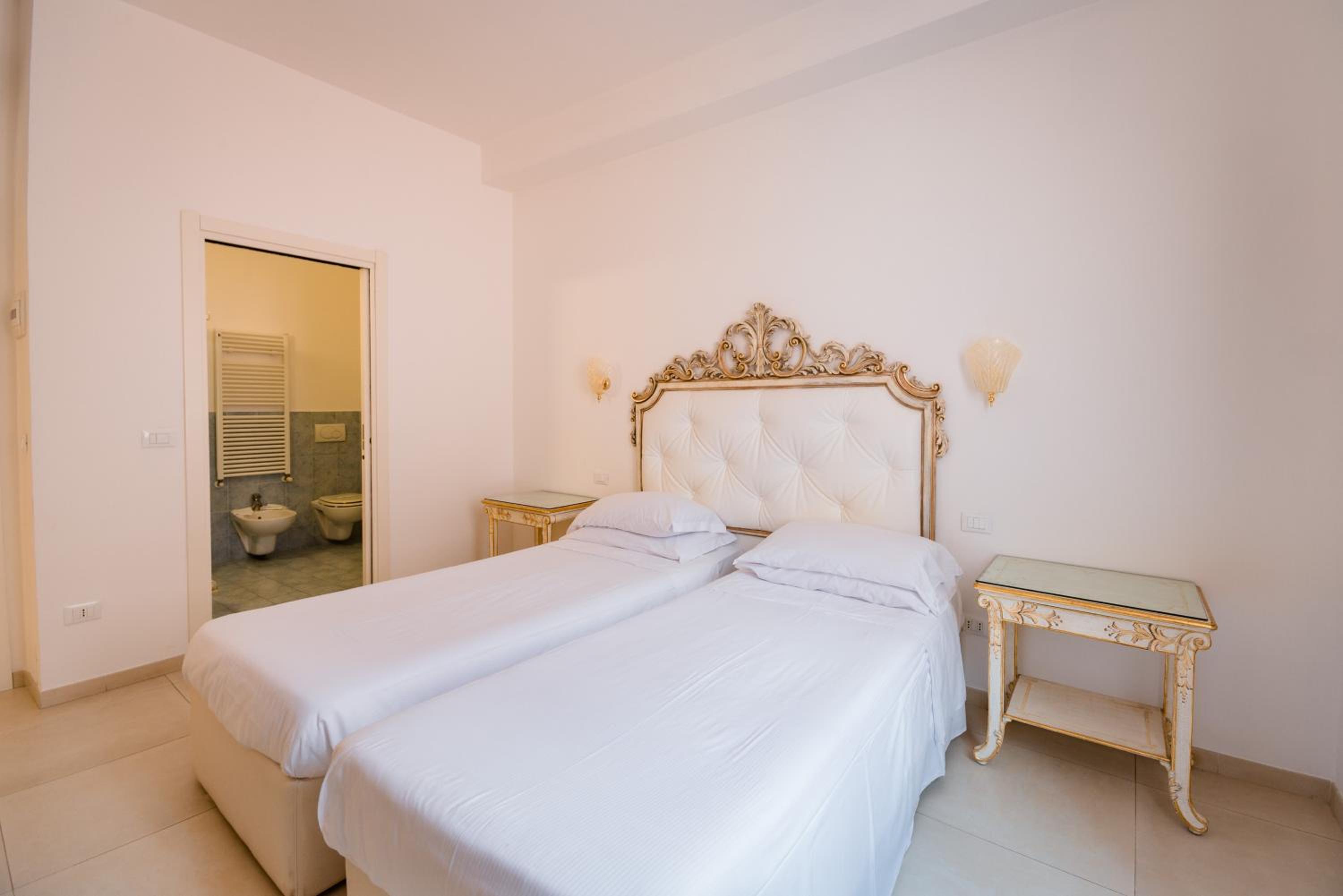 Double or Twin Room - Photo 9