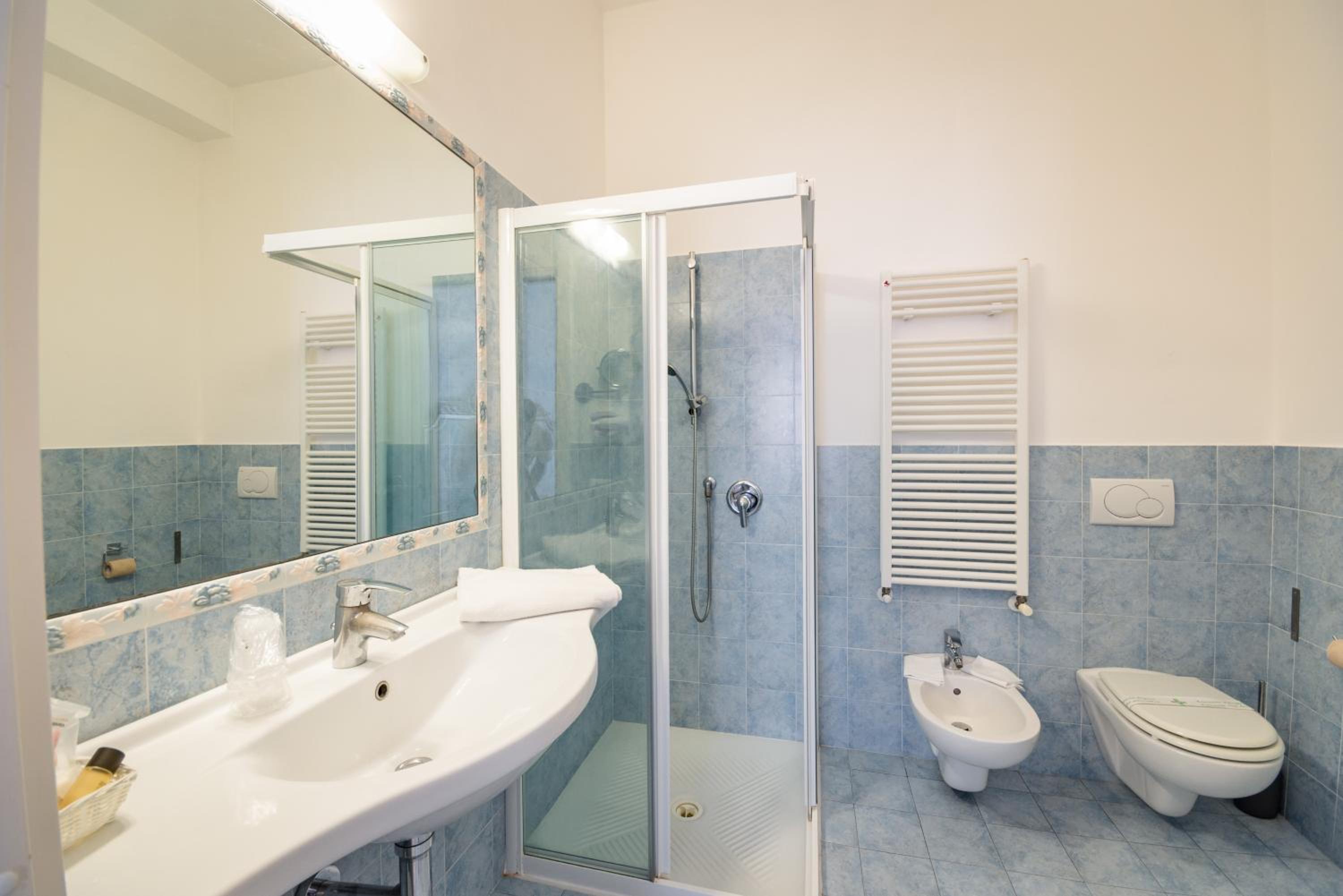 Double or Twin Room - Photo 12