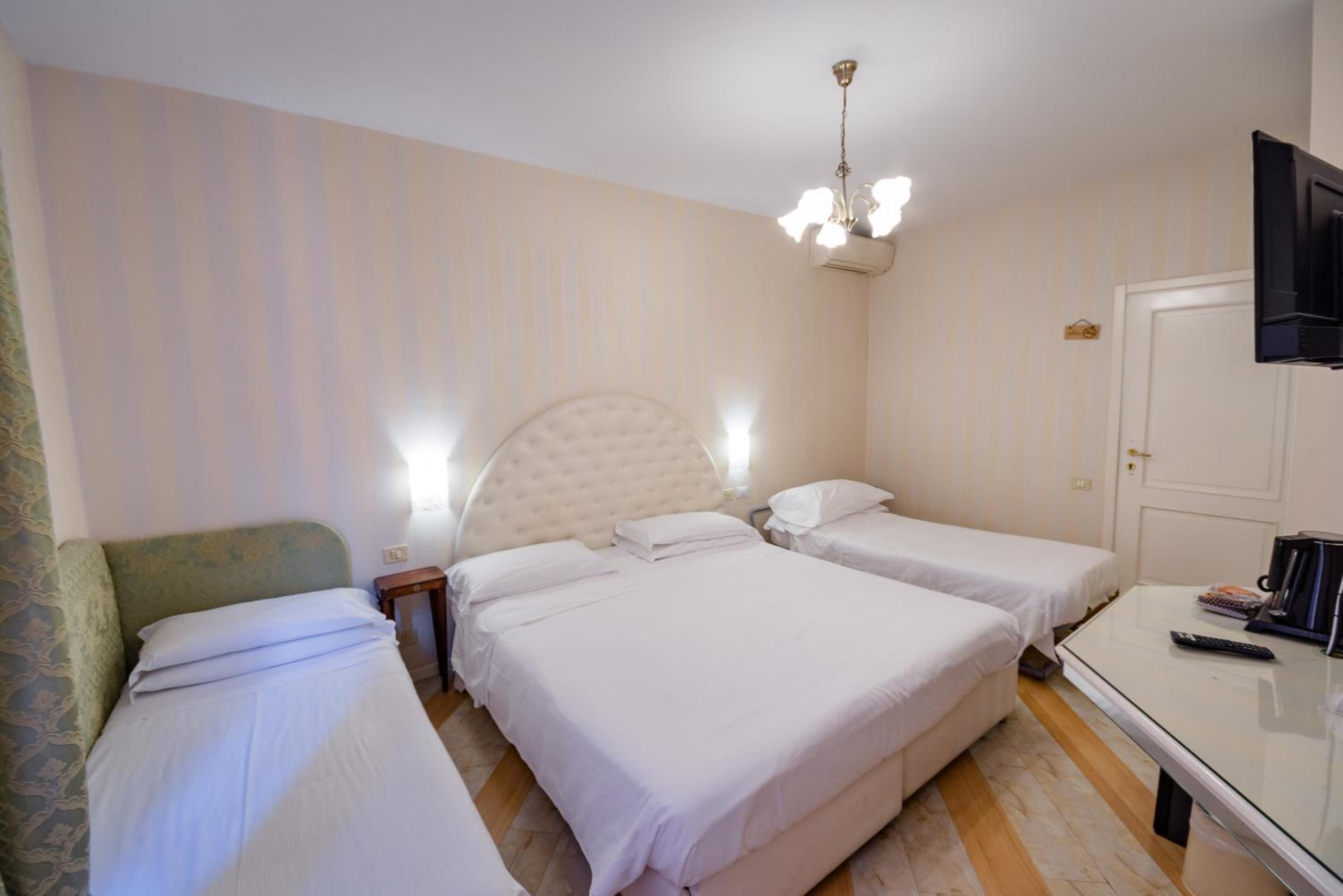Quadruple Room - Photo 1