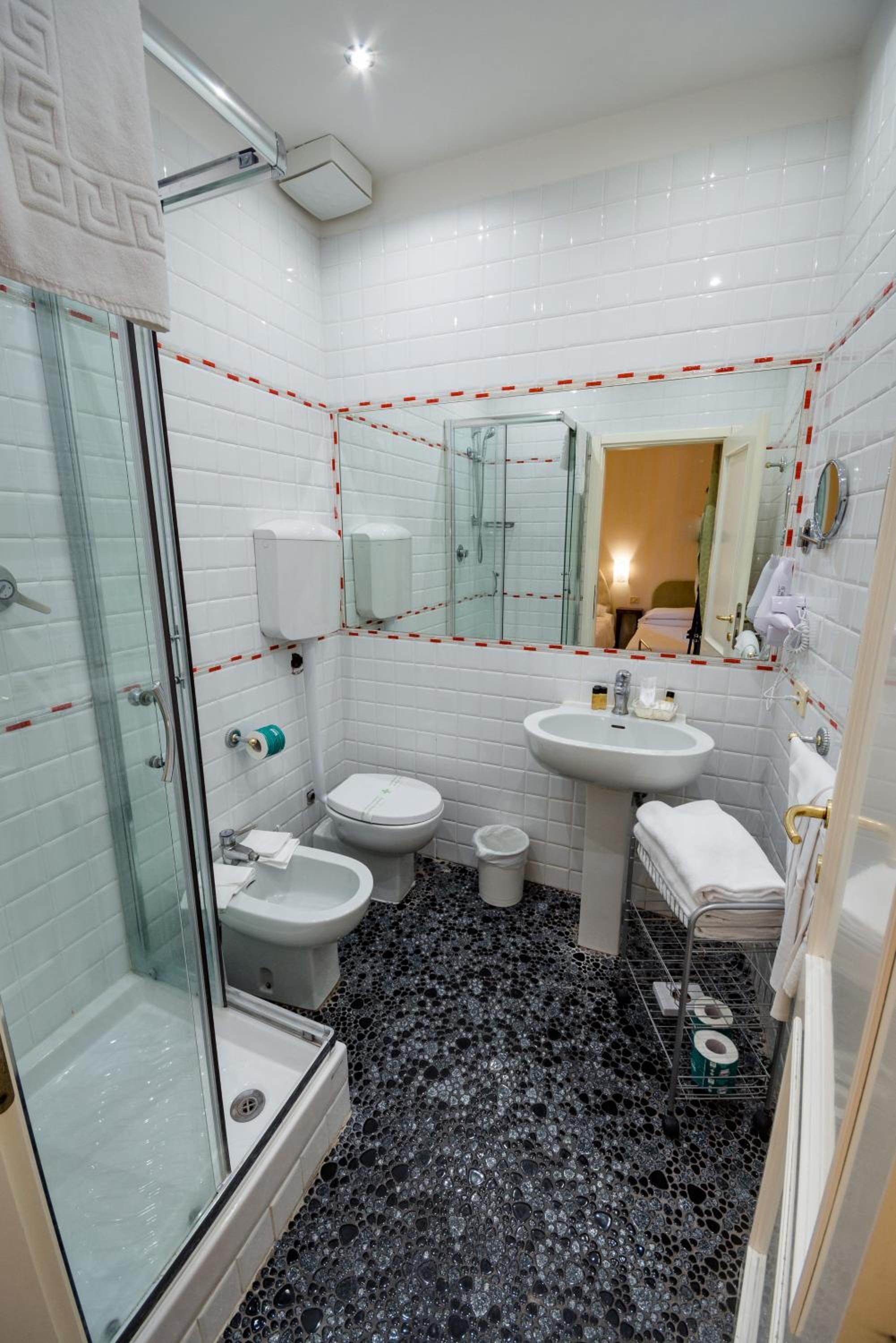 Quadruple Room - Photo 4
