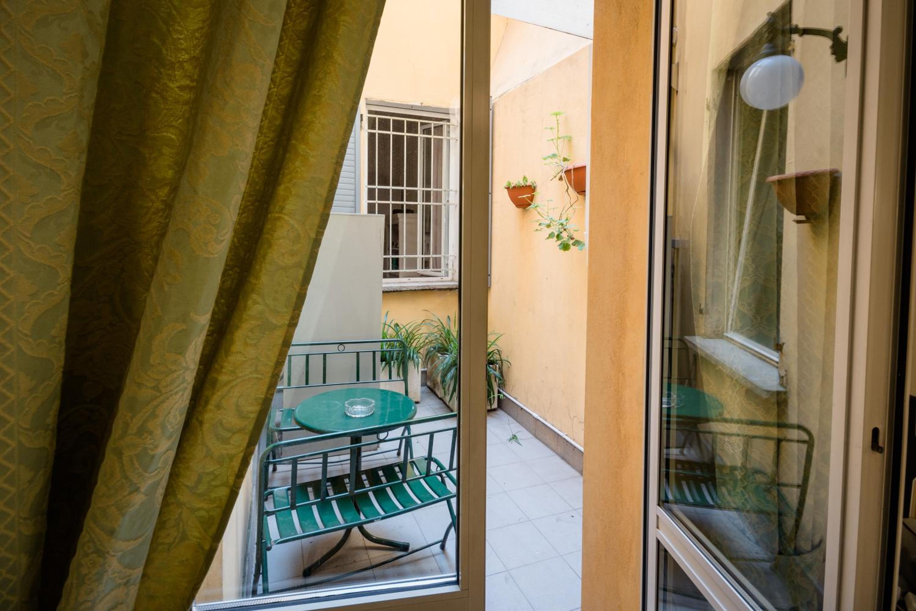 Triple Room - Photo 13