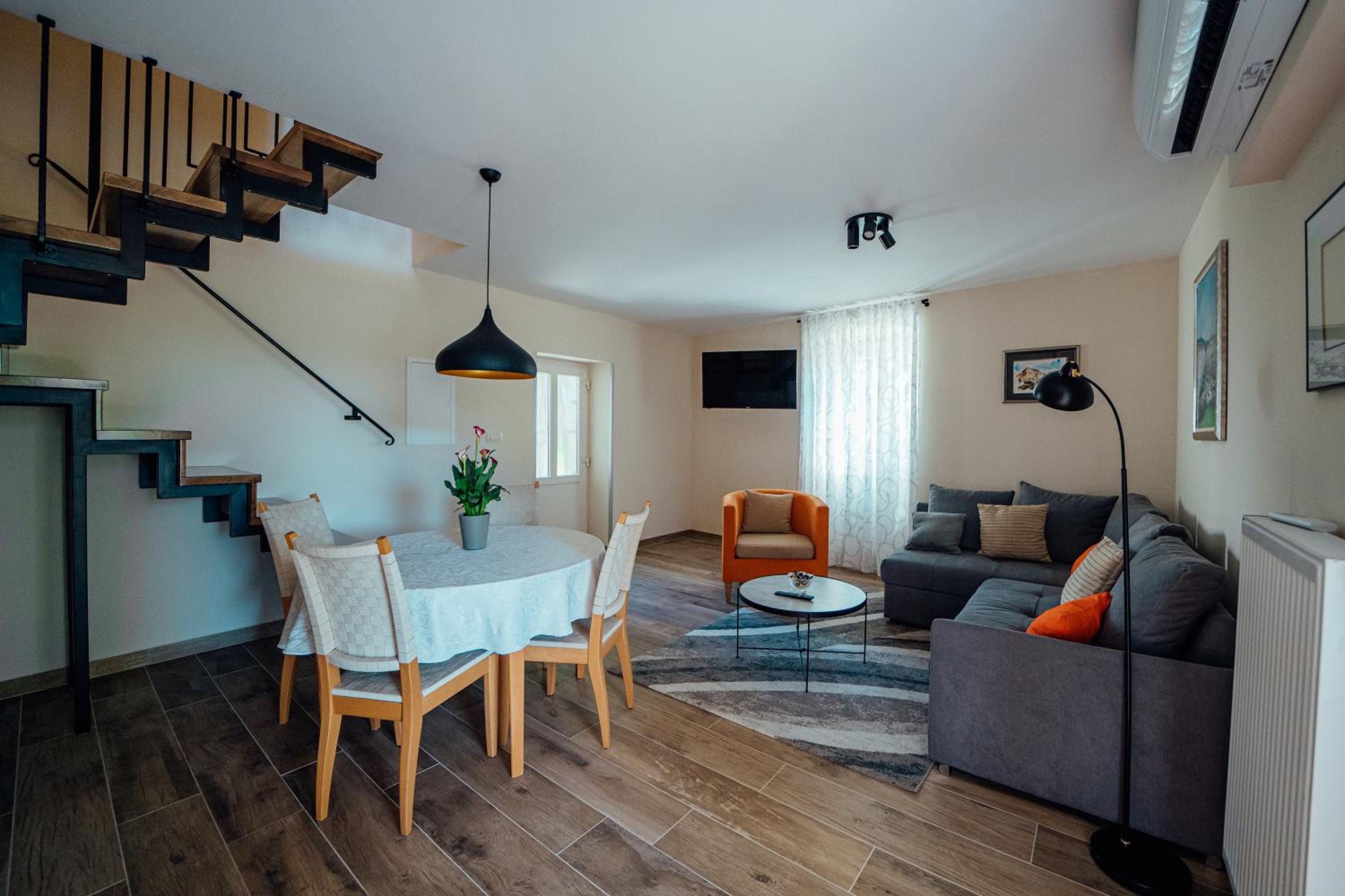 Two-Bedroom Apartment - Photo 19