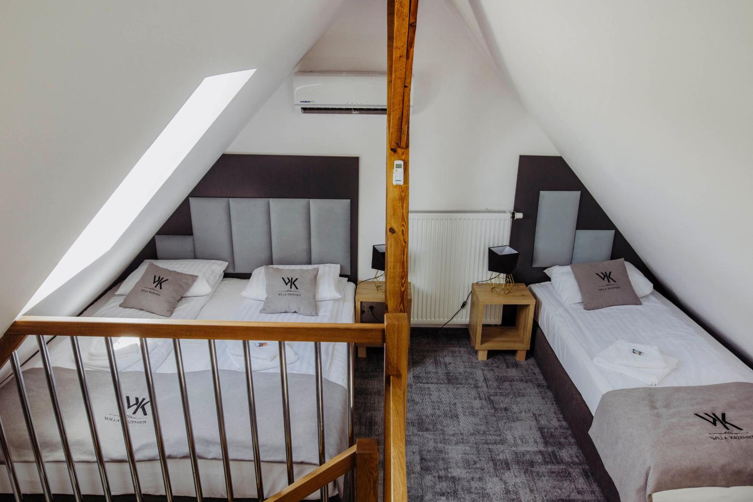 Quadruple Room with Bath - Photo 1