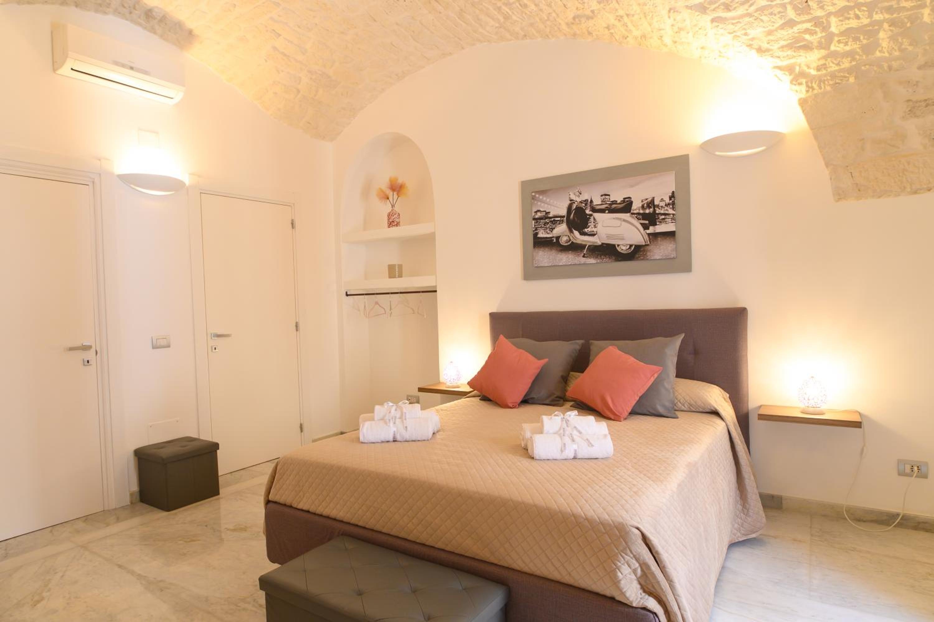 Quadruple Room with Private Bathroom - Photo 16