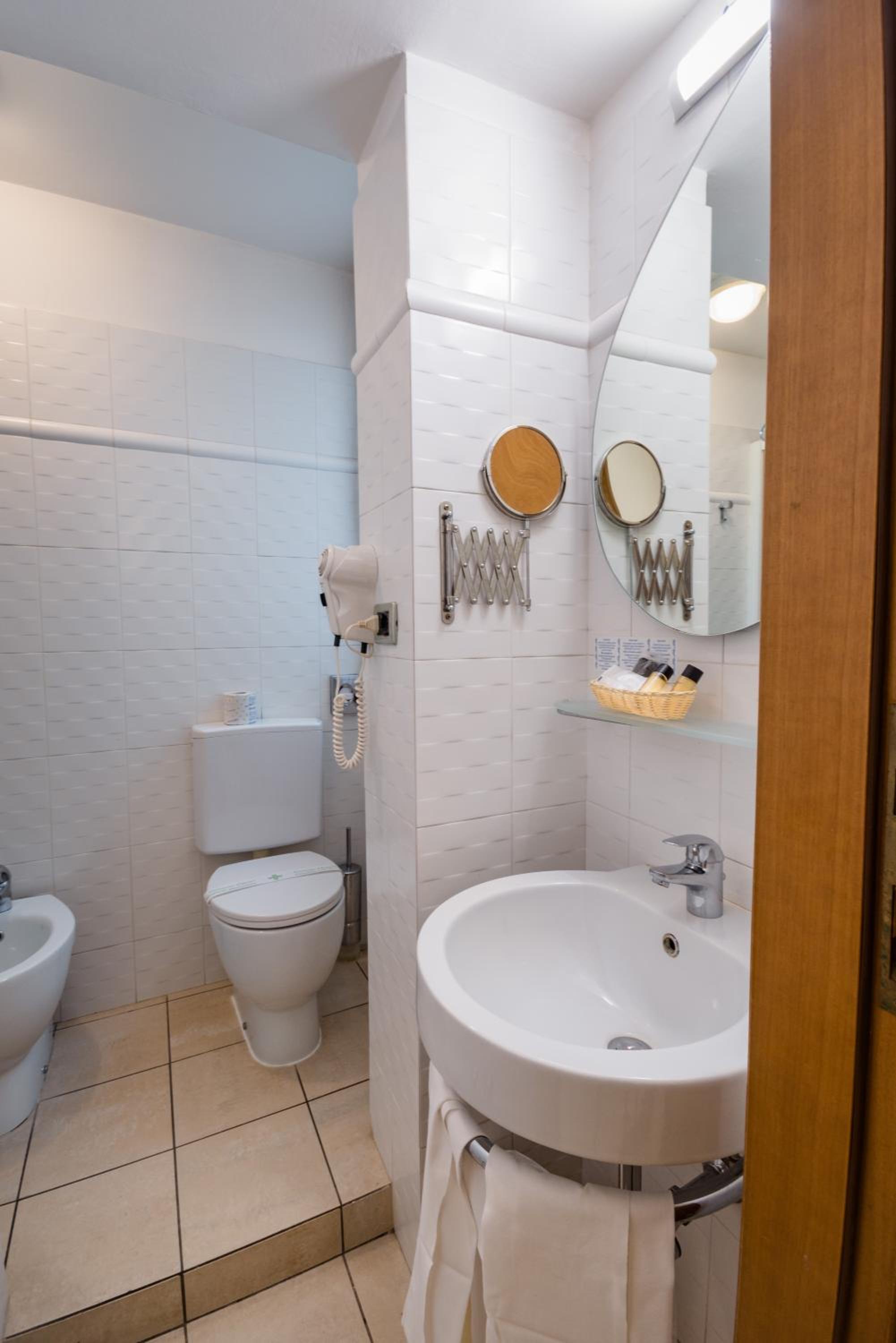 Double Room - Photo 11