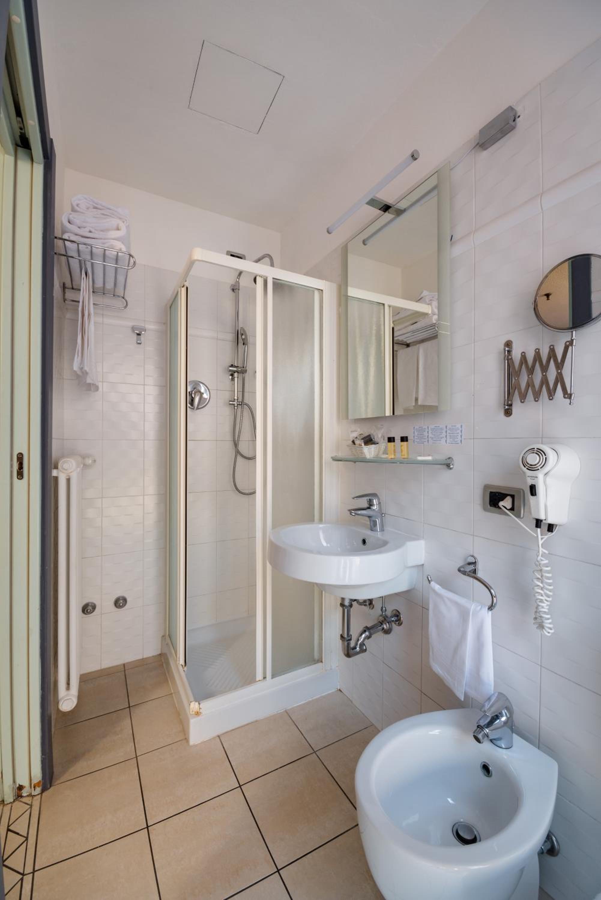 Double Room - Photo 19