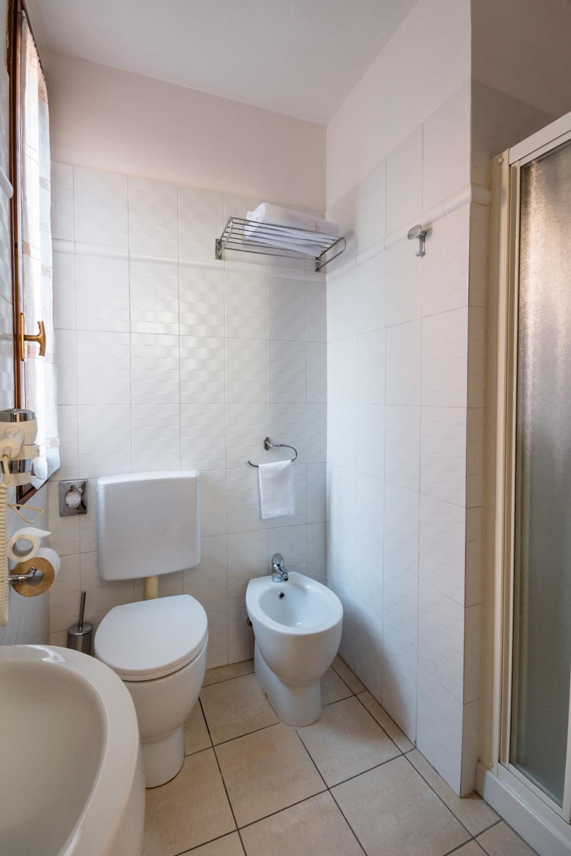 Double Room - Photo 15