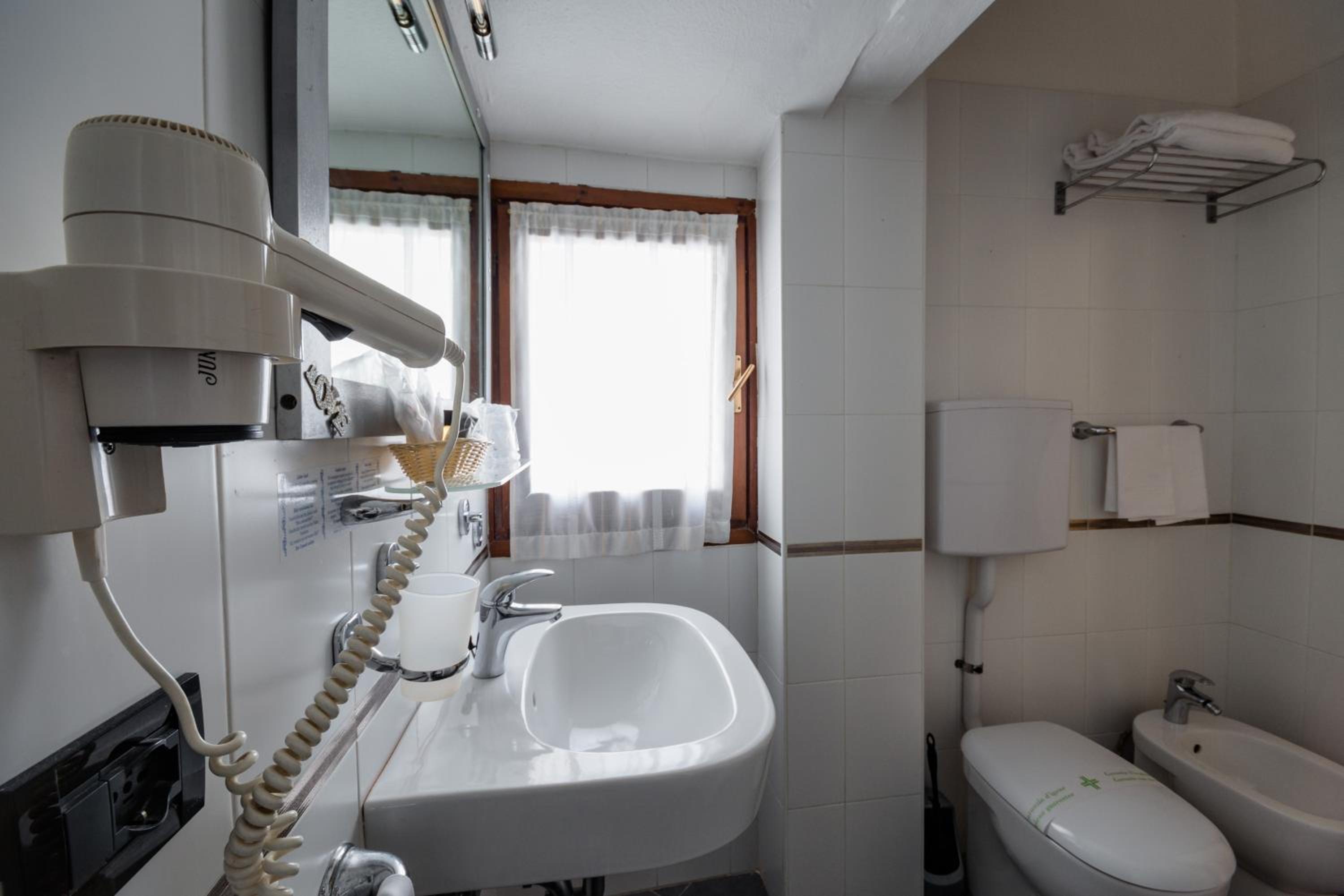 Double Room - Photo 8