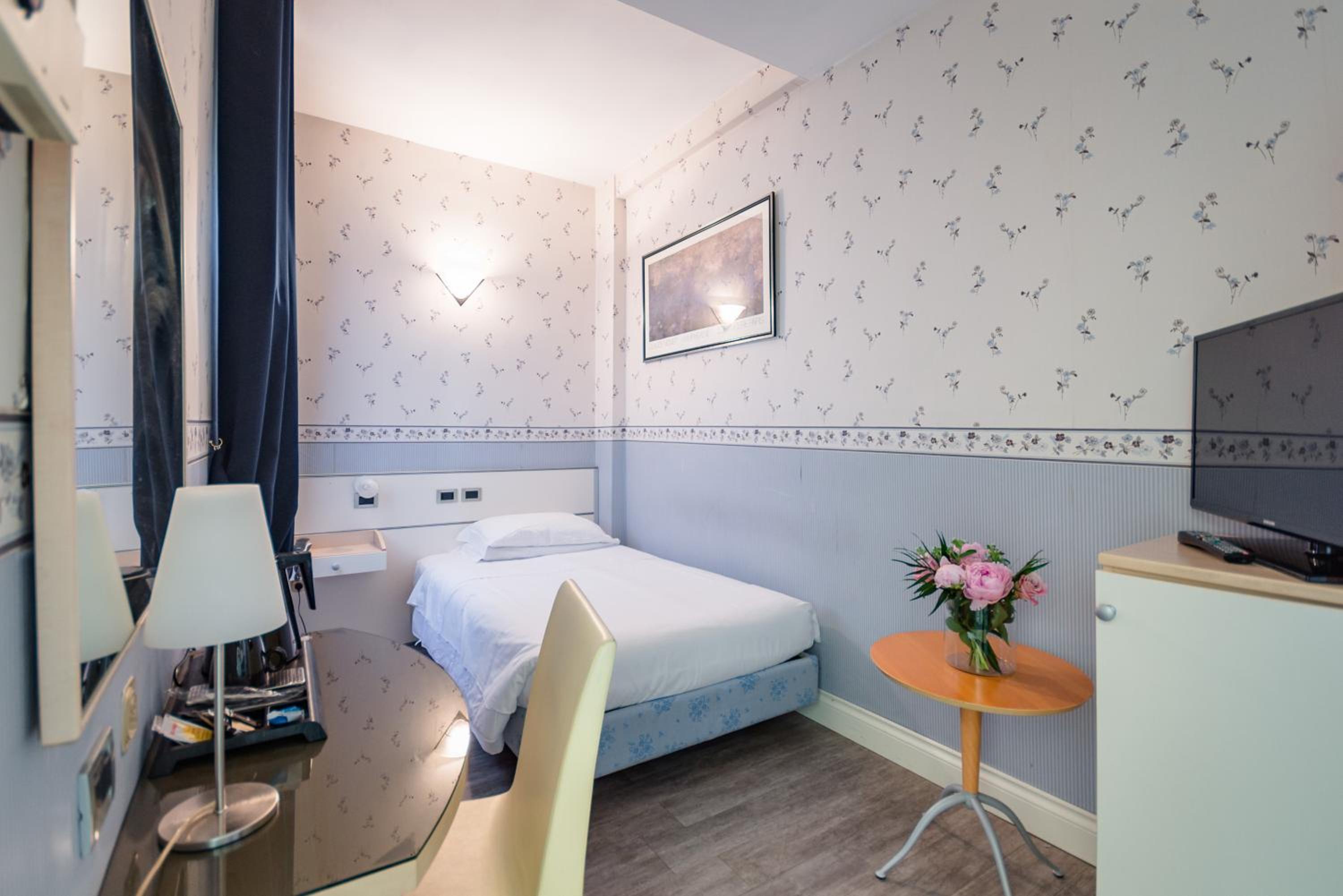 Single Room with French Bed photo 2