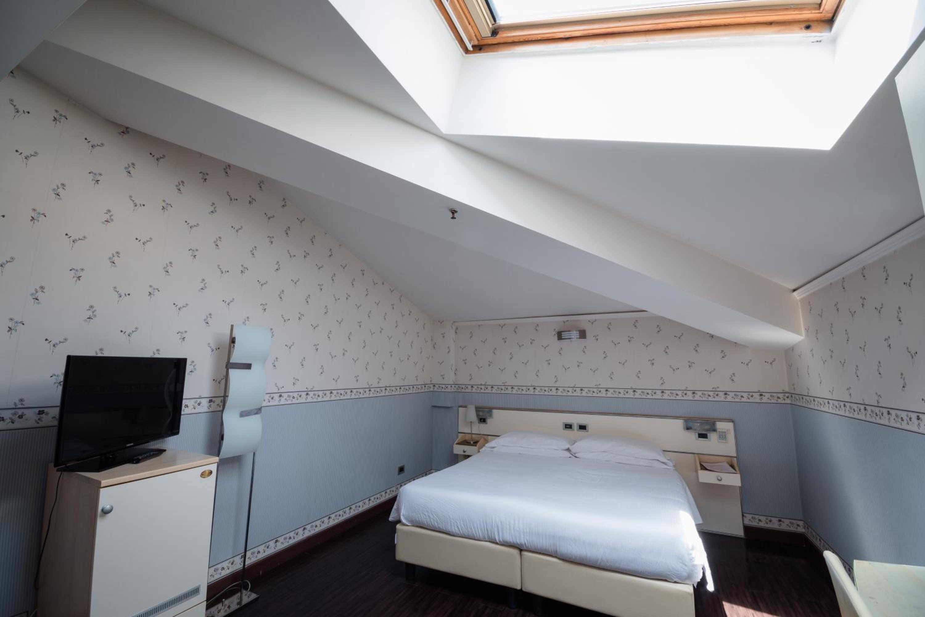 Double Room - Photo 2