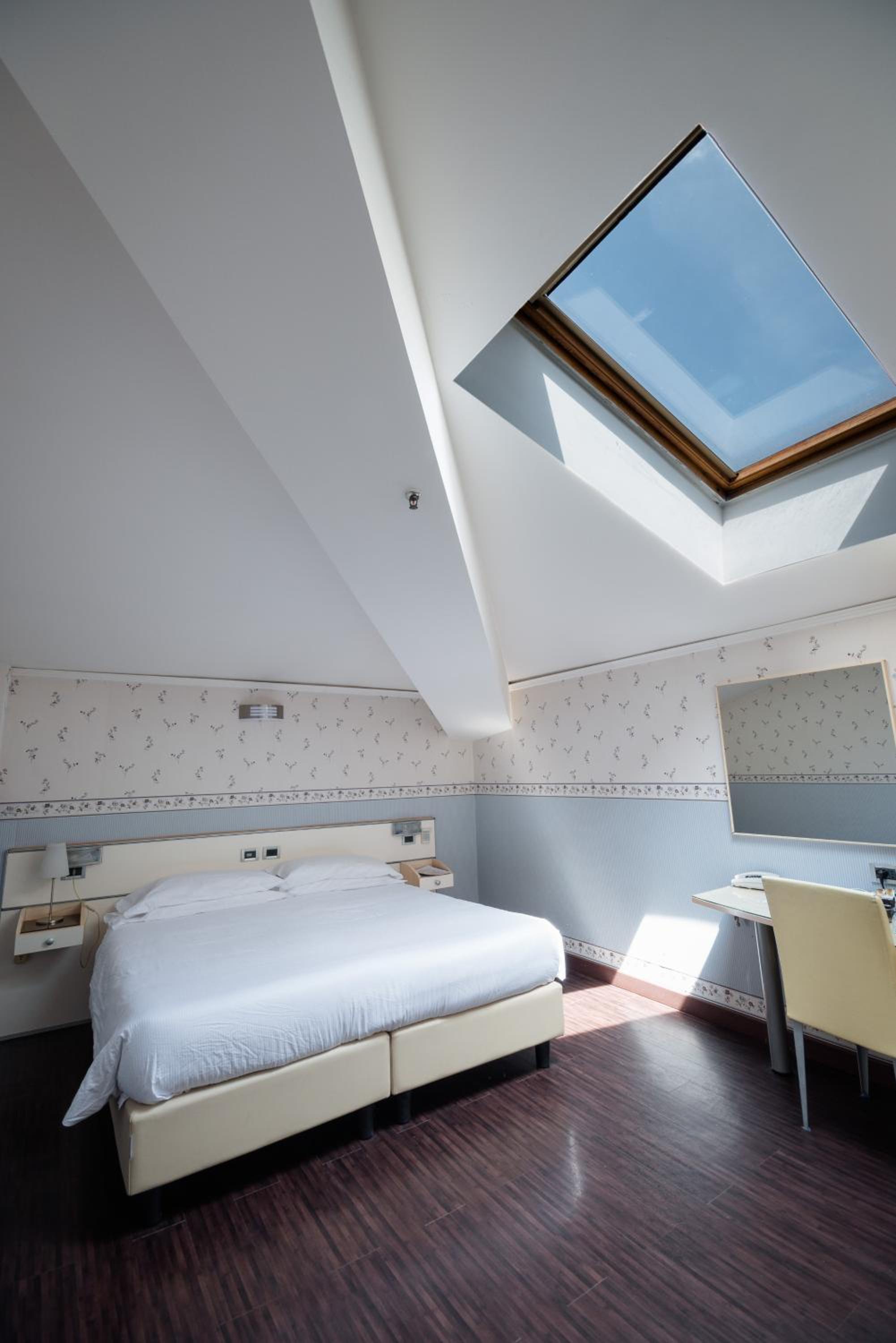 Double Room - Photo 9