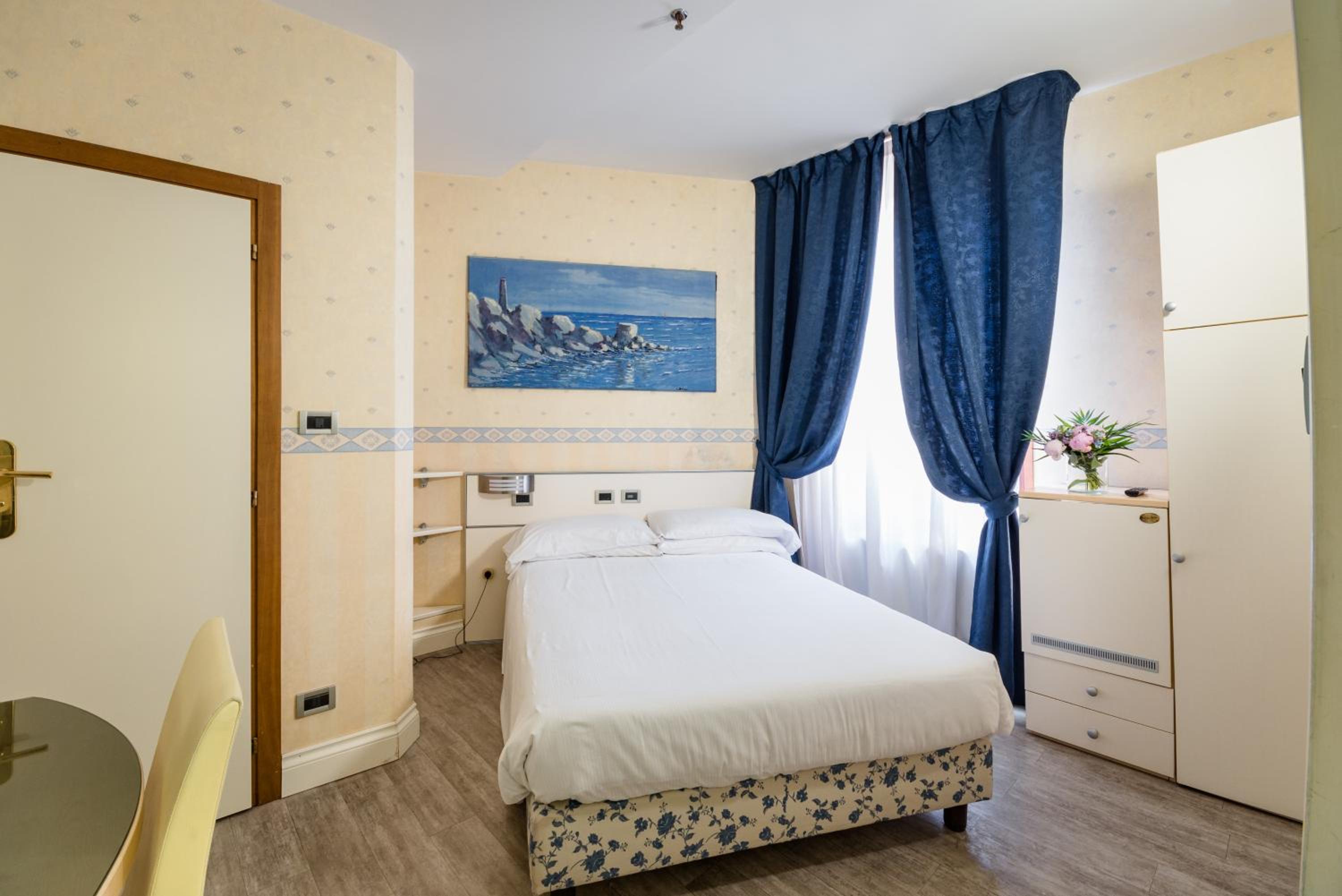 Double Room - Photo 24