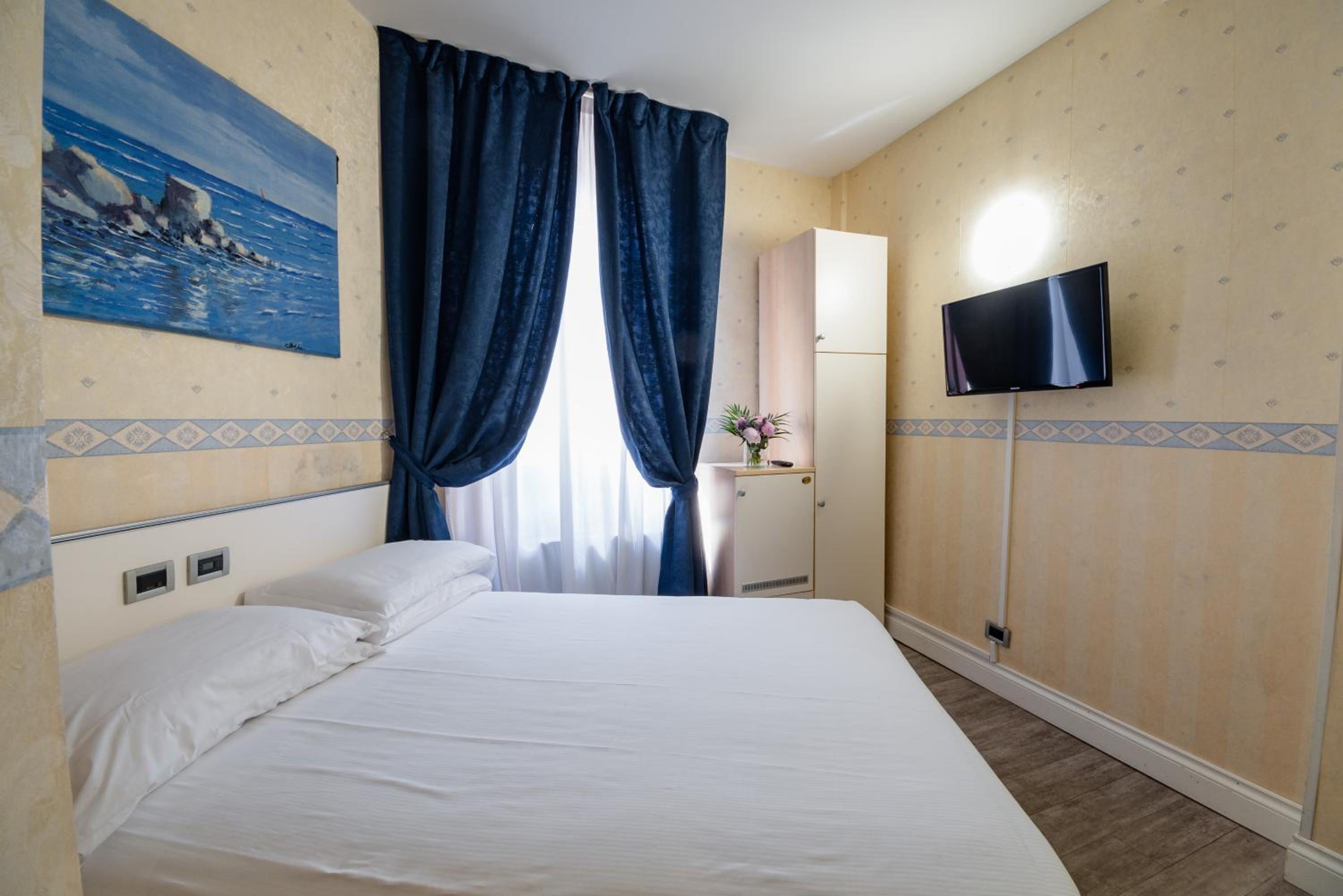 Double Room - Photo 13