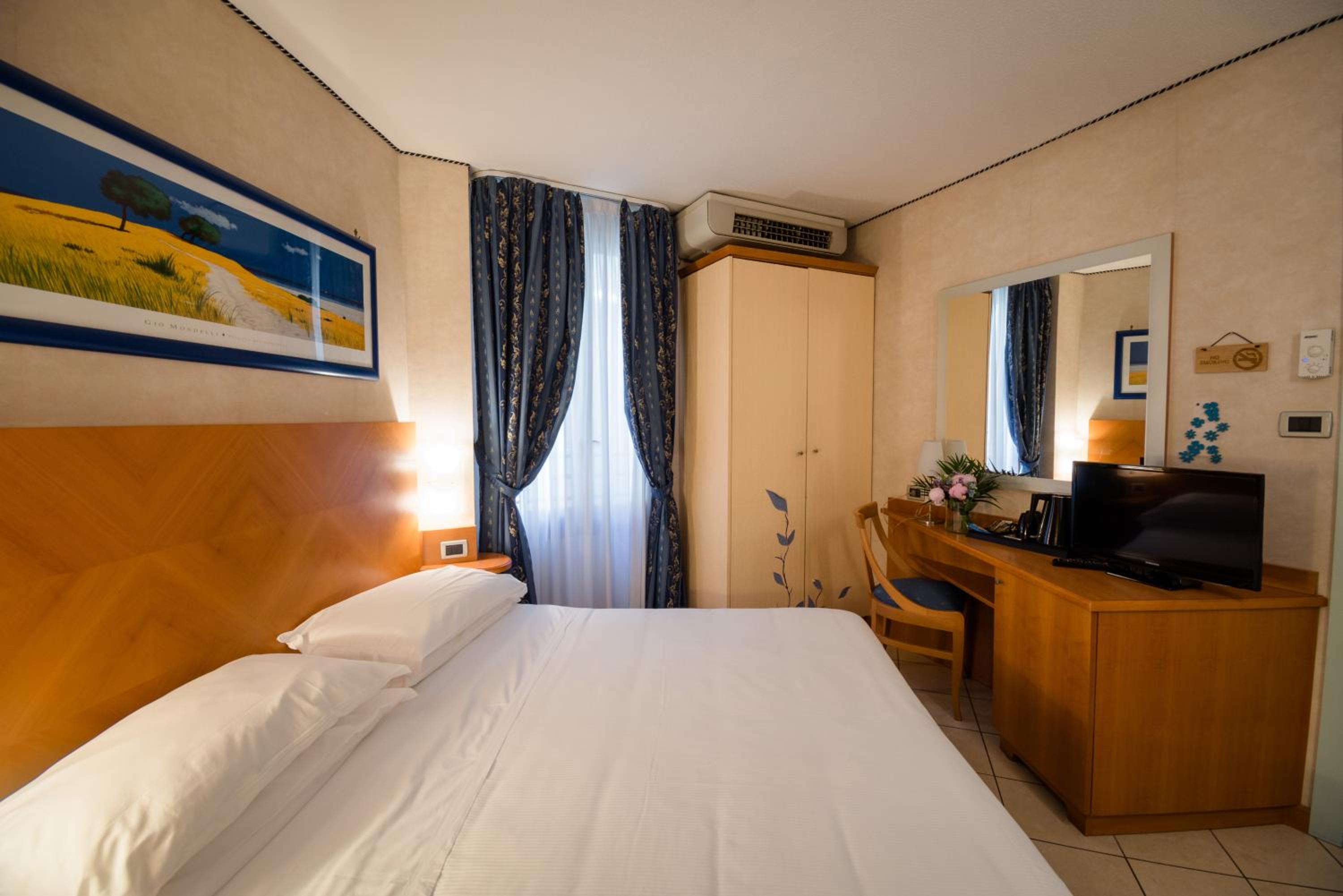 Double Room - Photo 6