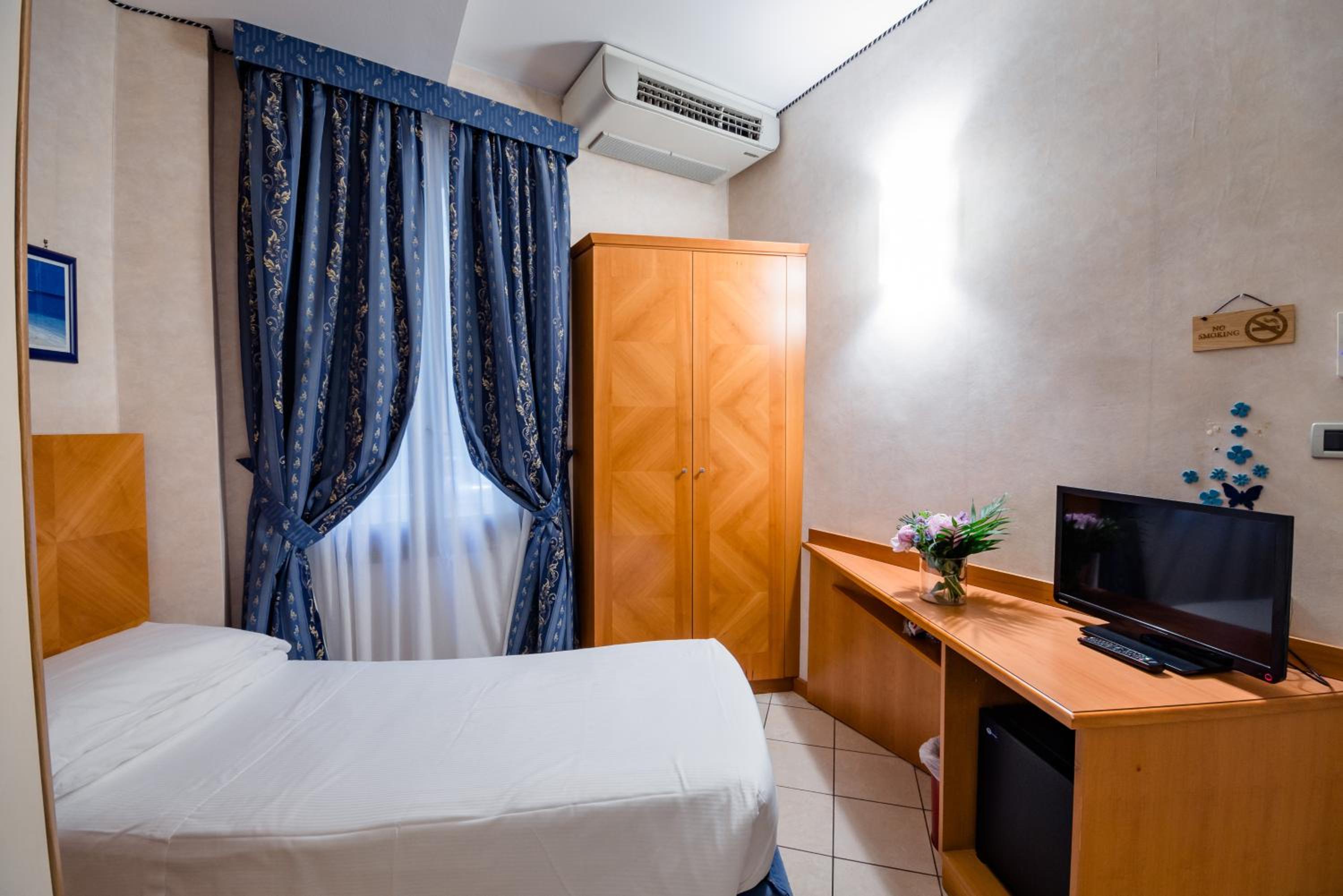 Double Room - Photo 29