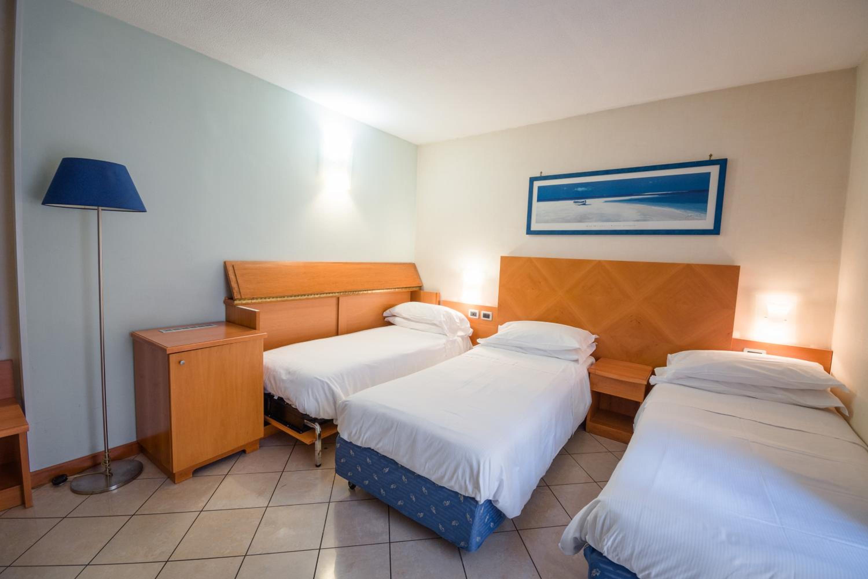 Triple Room - Photo 13