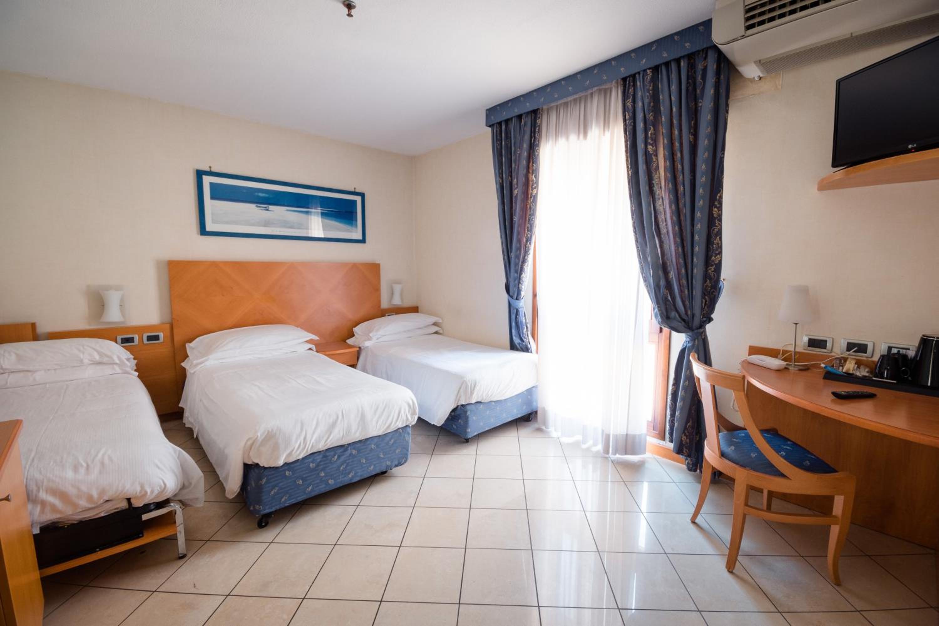 Triple Room - Photo 11