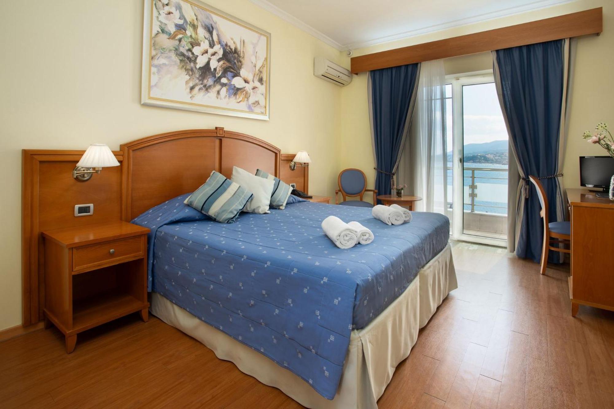 Double or Twin Room photo 3