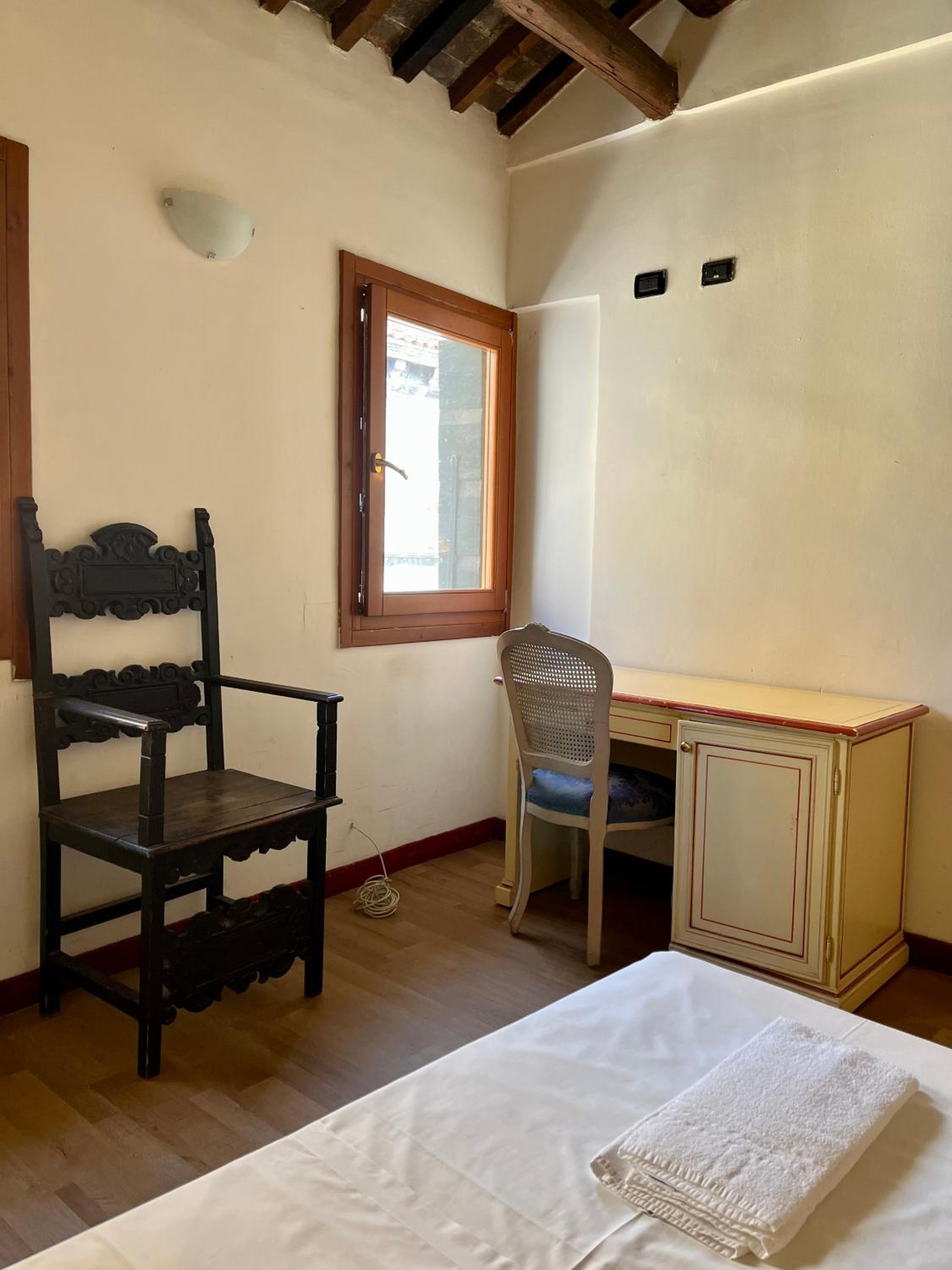 Single Room with Shared Bathroom photo 1