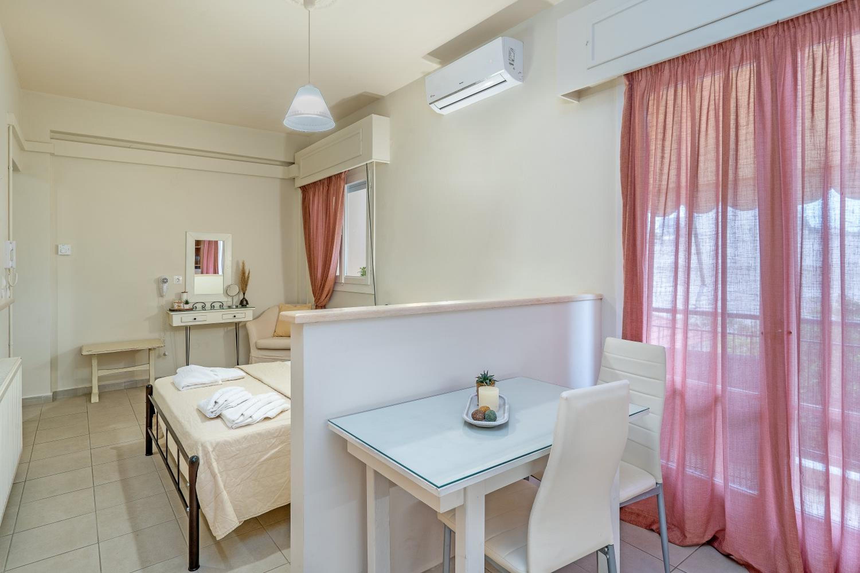 Studio (2 Adults)