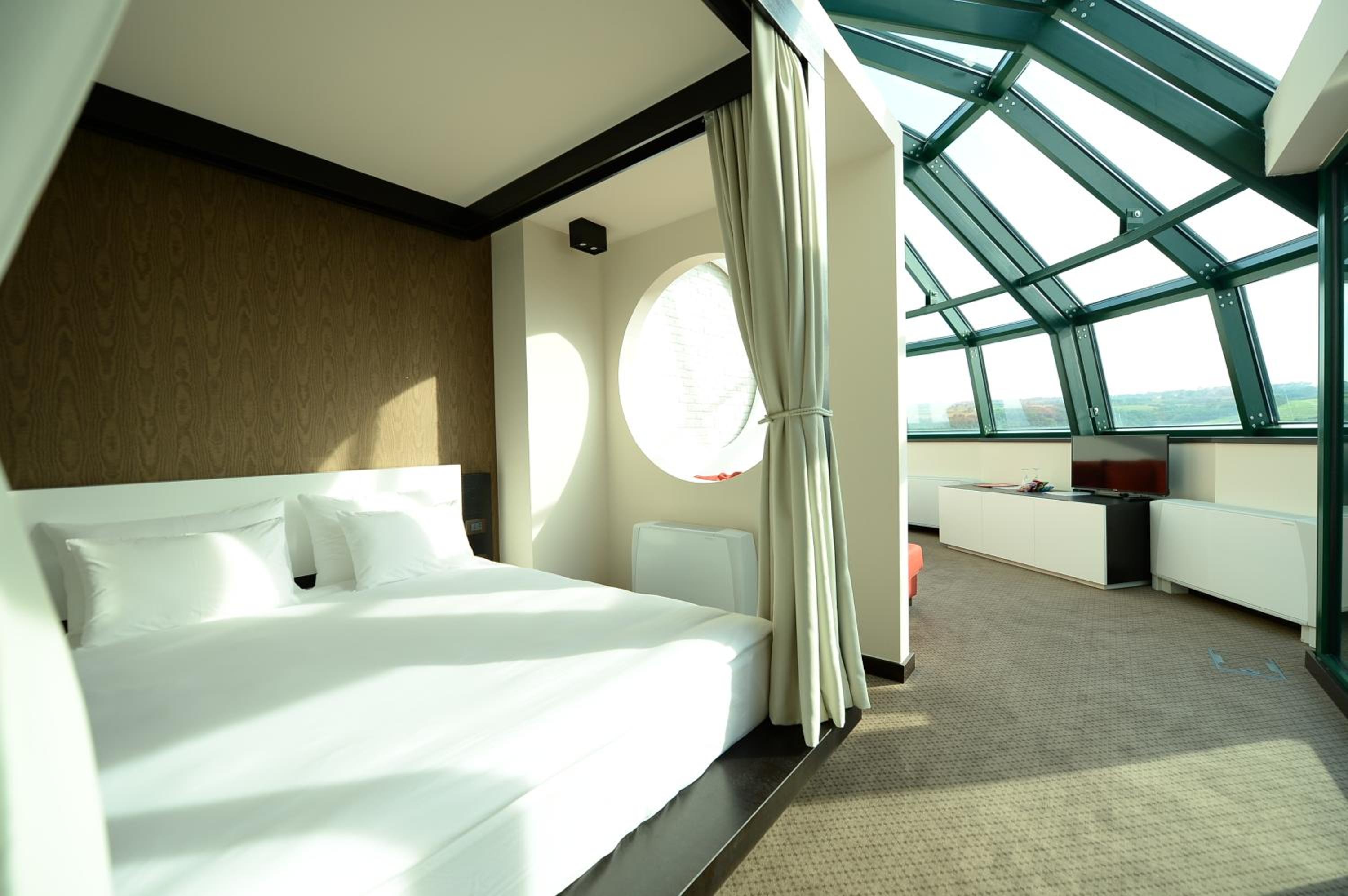 Suite with Terrace and Hot Tub