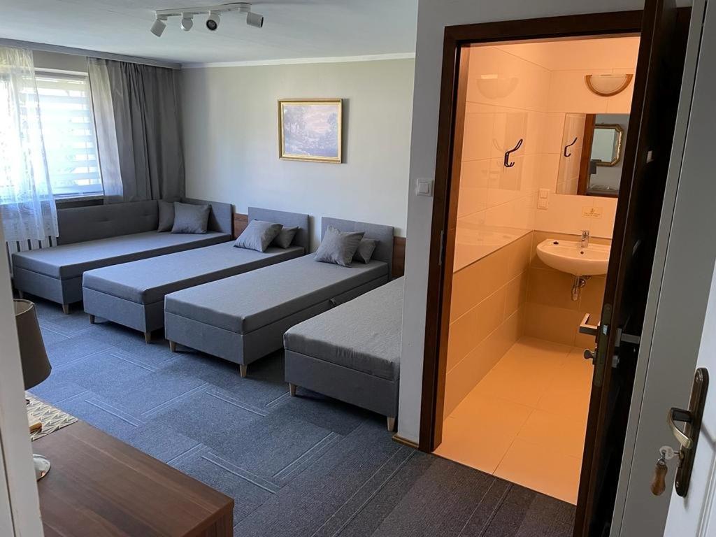Quadruple Room with Private Bathroom photo 1