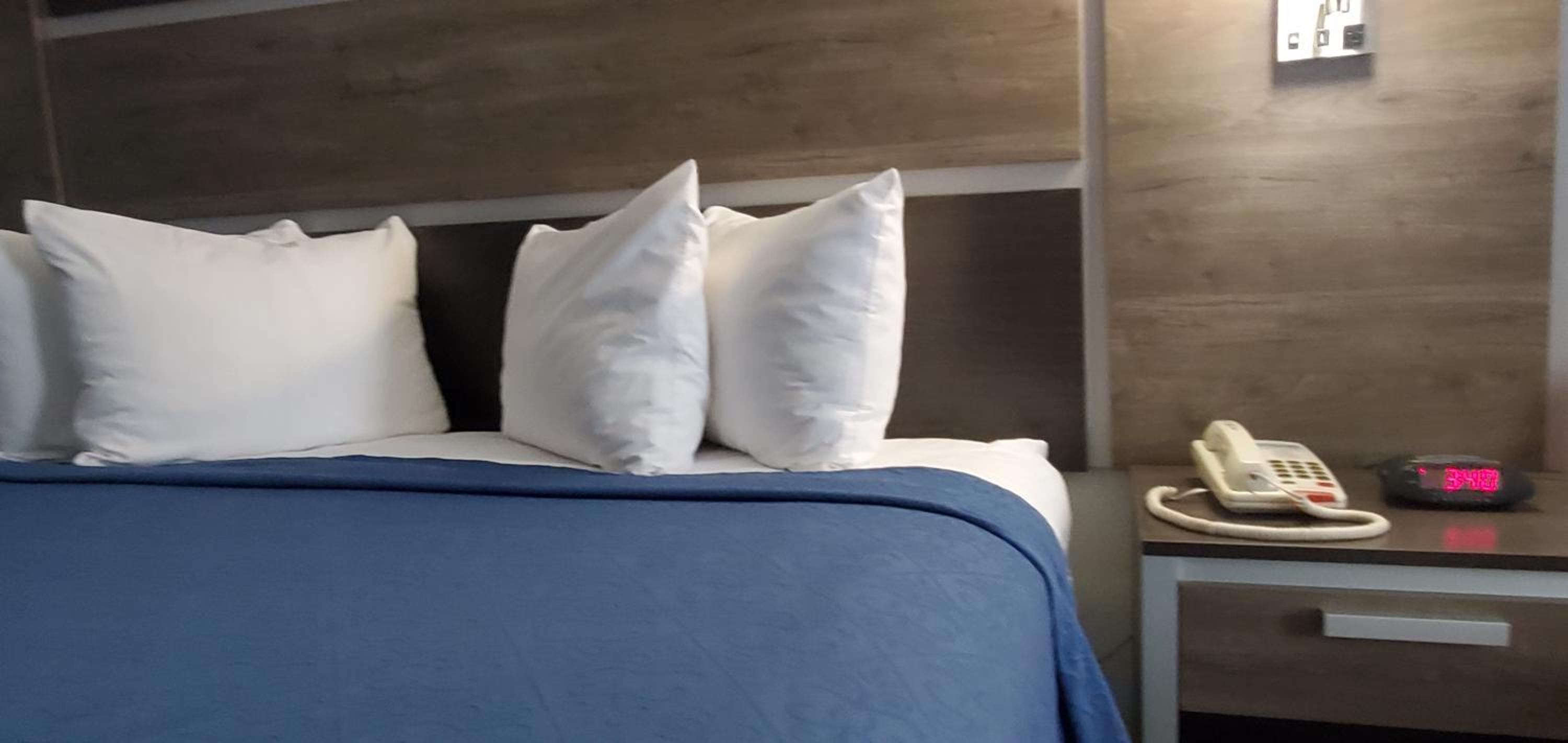 Superior Room with Two Queen Beds (Non-Smoking) - Photo 11