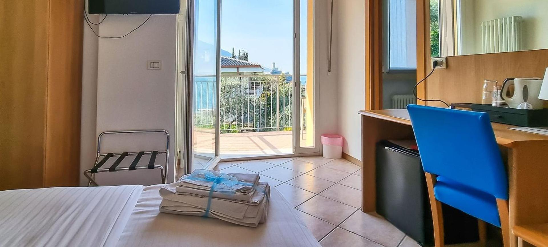 Double or Twin Room with Lake View photo 2