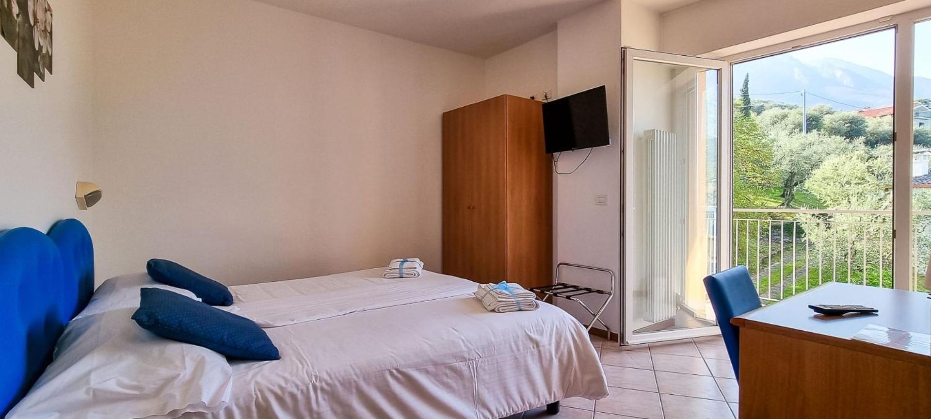 Double or Twin Room with Lake View photo 1