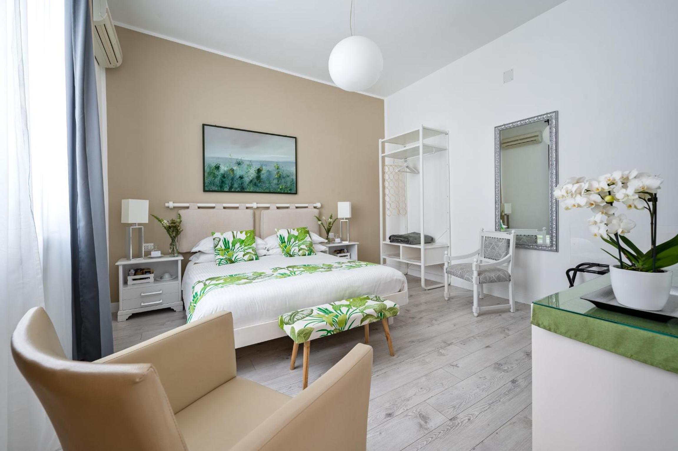 Standard Double Room photo 2