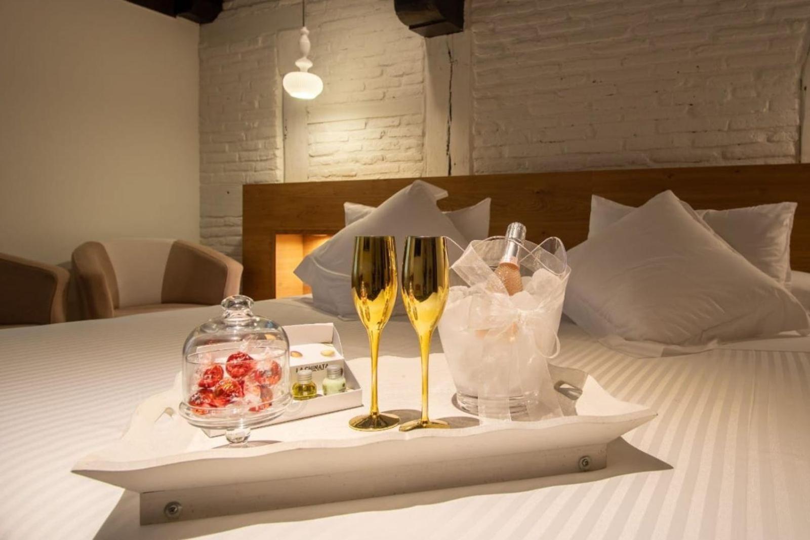 Double or Twin Room with Romantic Package - Photo 2