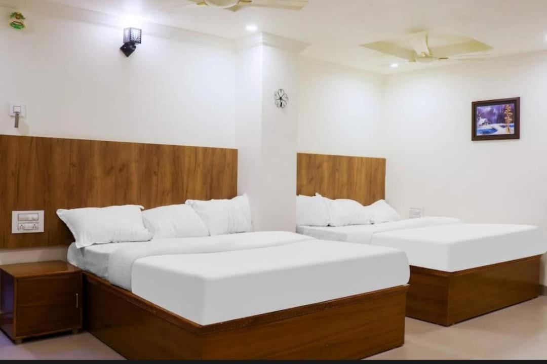 Deluxe Family Suite - Photo 5