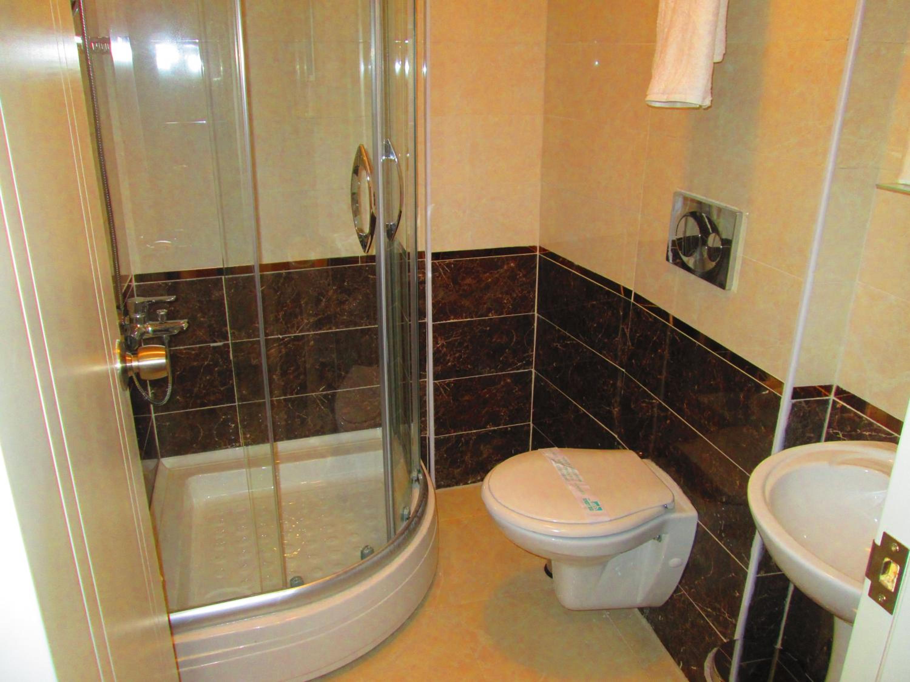Economy Double or Twin Room - Basement photo 3