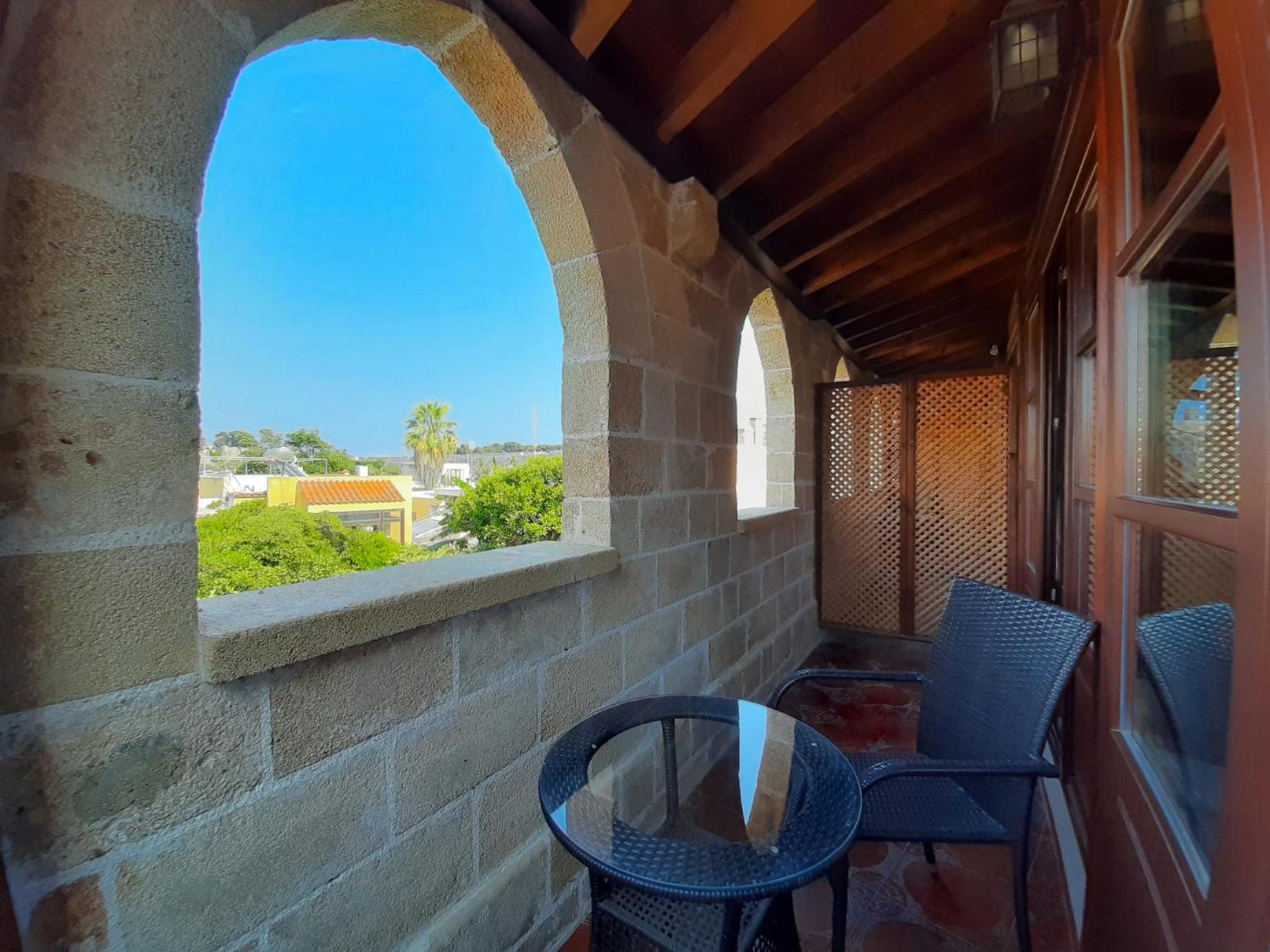 Deluxe Double Room with Balcony photo 2