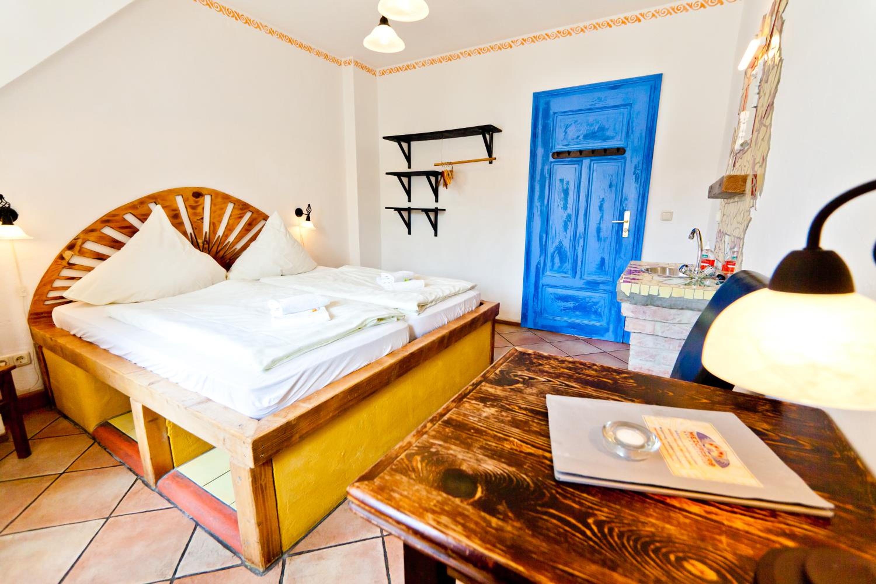 Double Room with Shared Bathroom photo 3