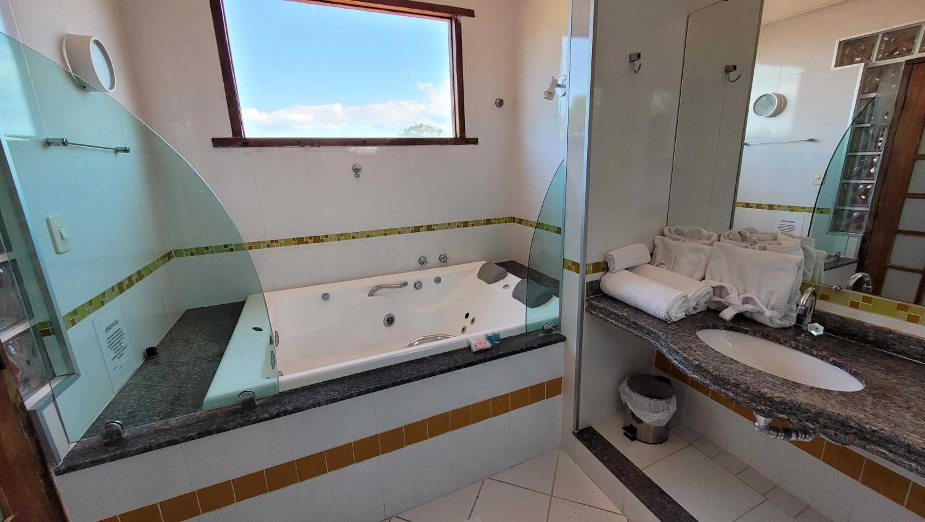 Deluxe Chalet with Spa Bath photo 2