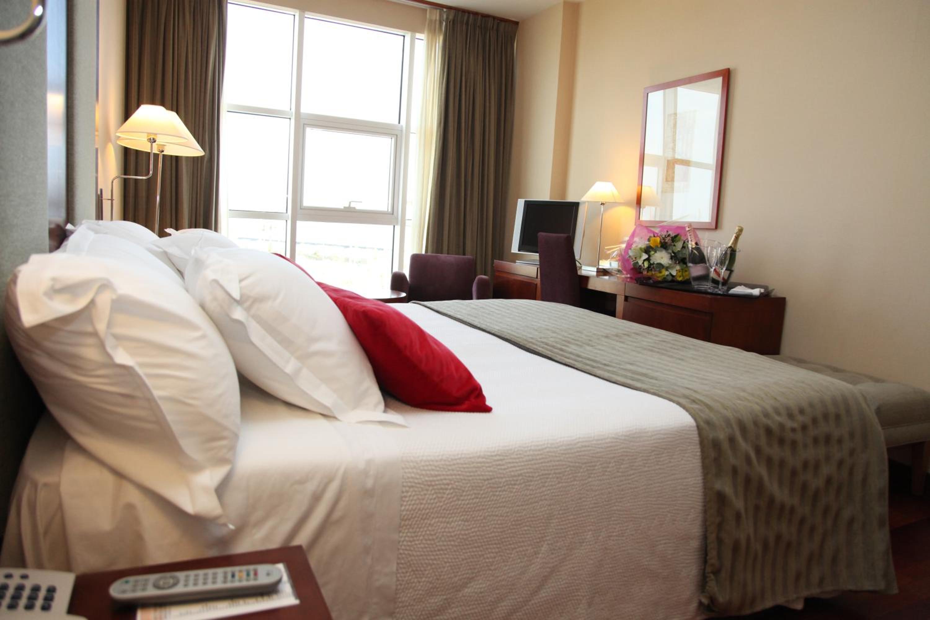 Double or Twin Room (1-2 Adults) - Photo 2