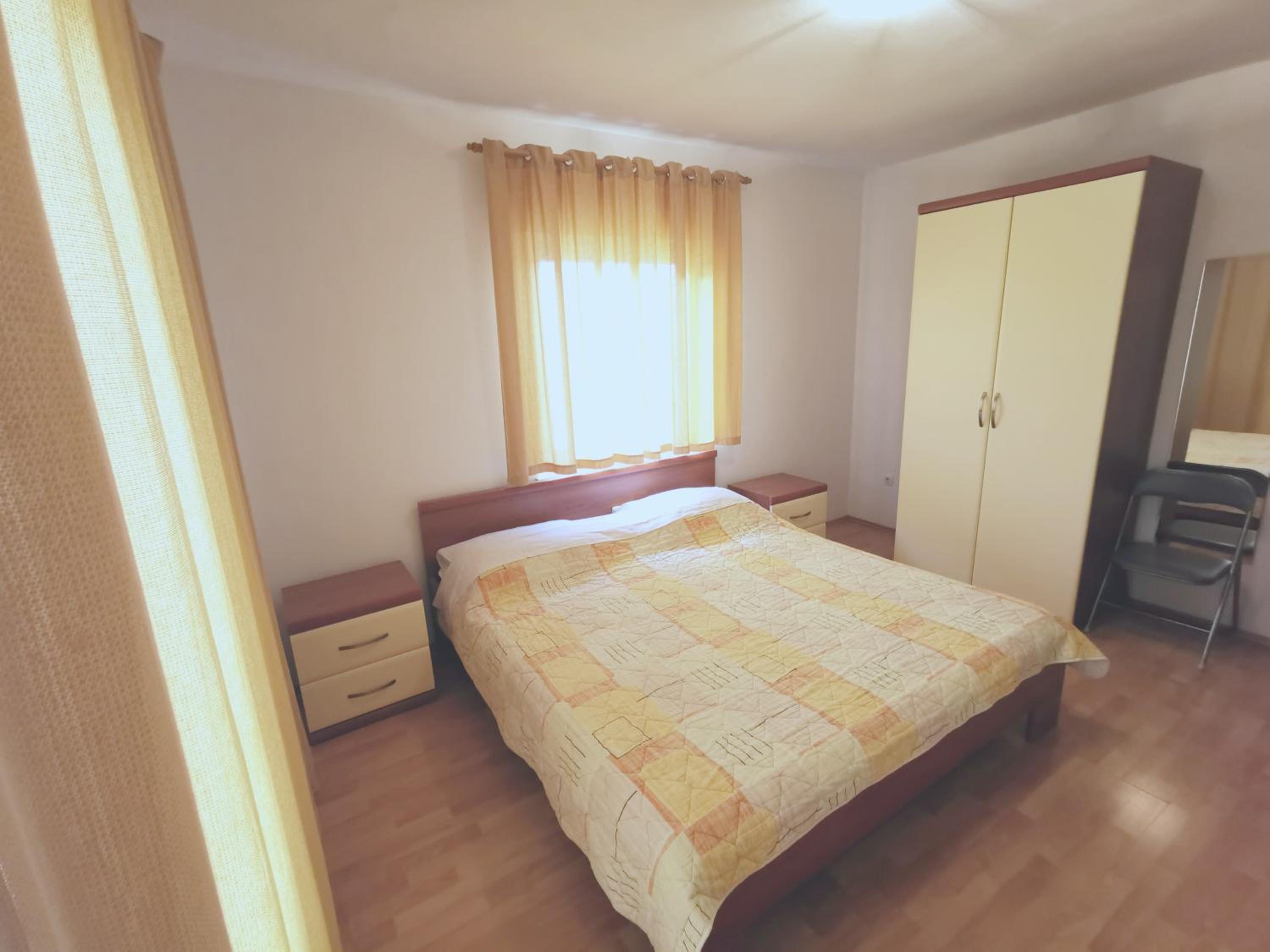 Apartment with Balcony - Photo 3