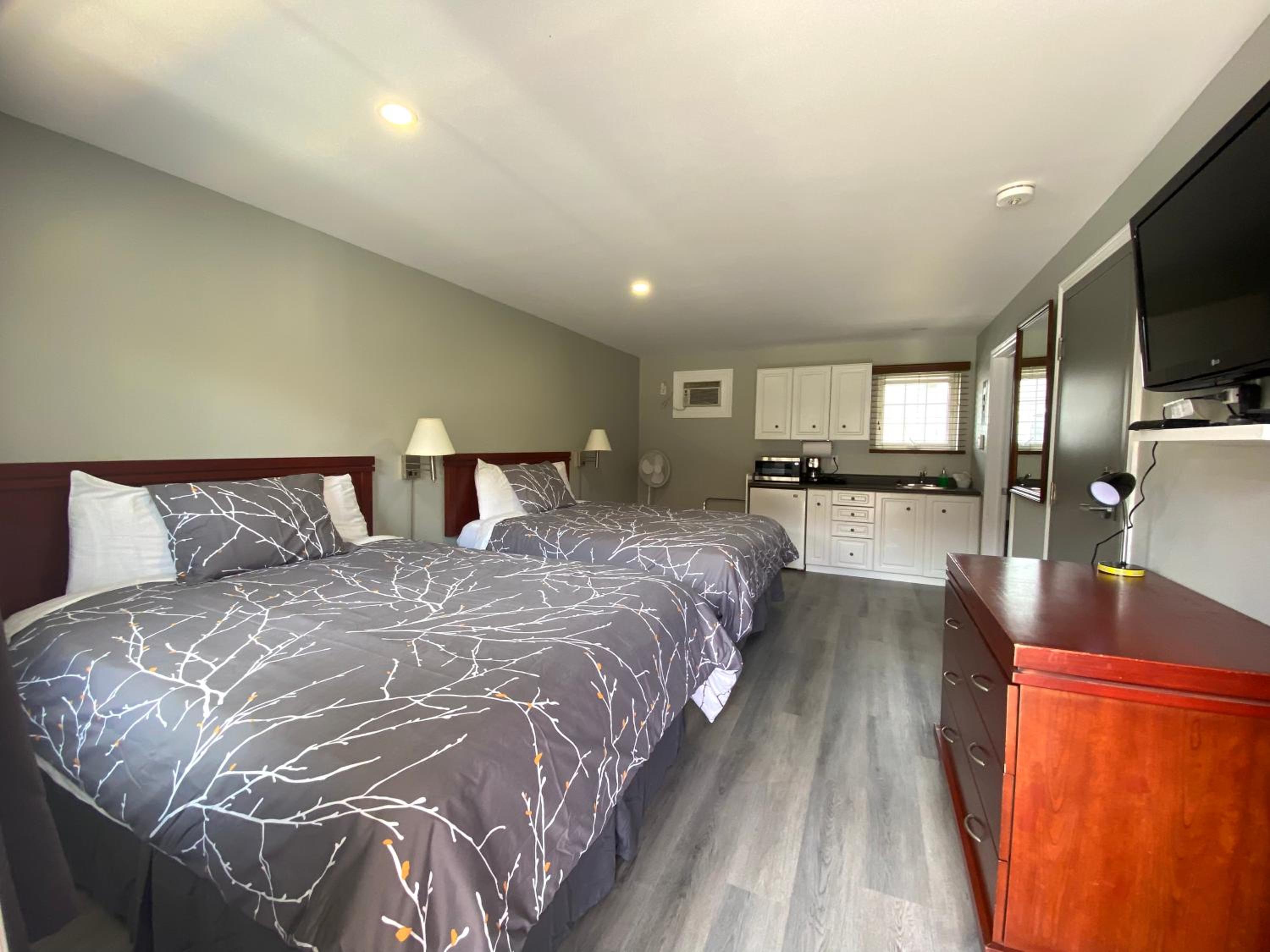 Standard Queen Room with Two Queen Beds - Photo 1